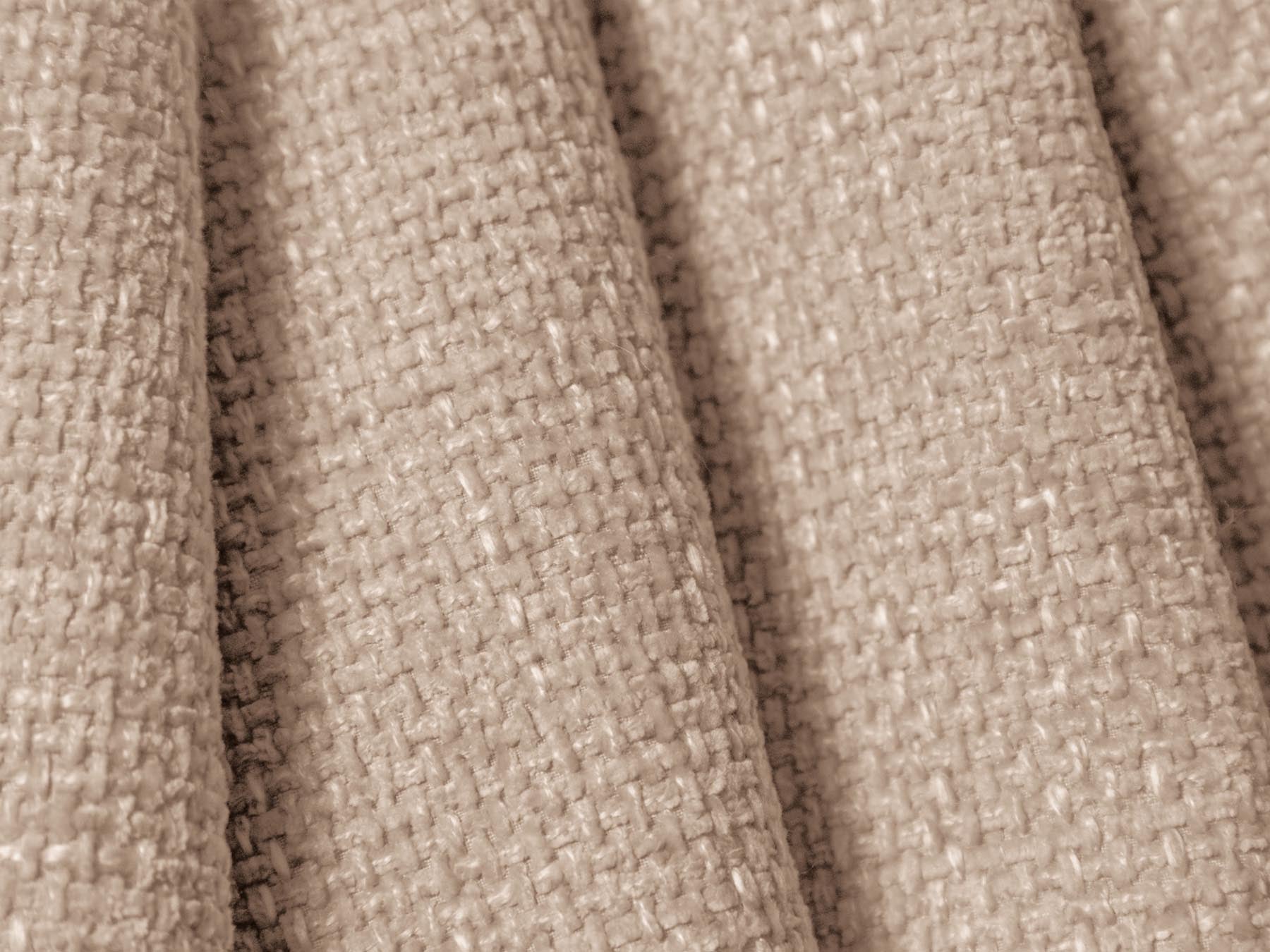 Stilvolles 3-Sitzer Sofa Matera in sanftem Beige, perfekt für zeitgemäße Einrichtungen und entspannte Momente, erhältlich bei Cosmopolitan Design.