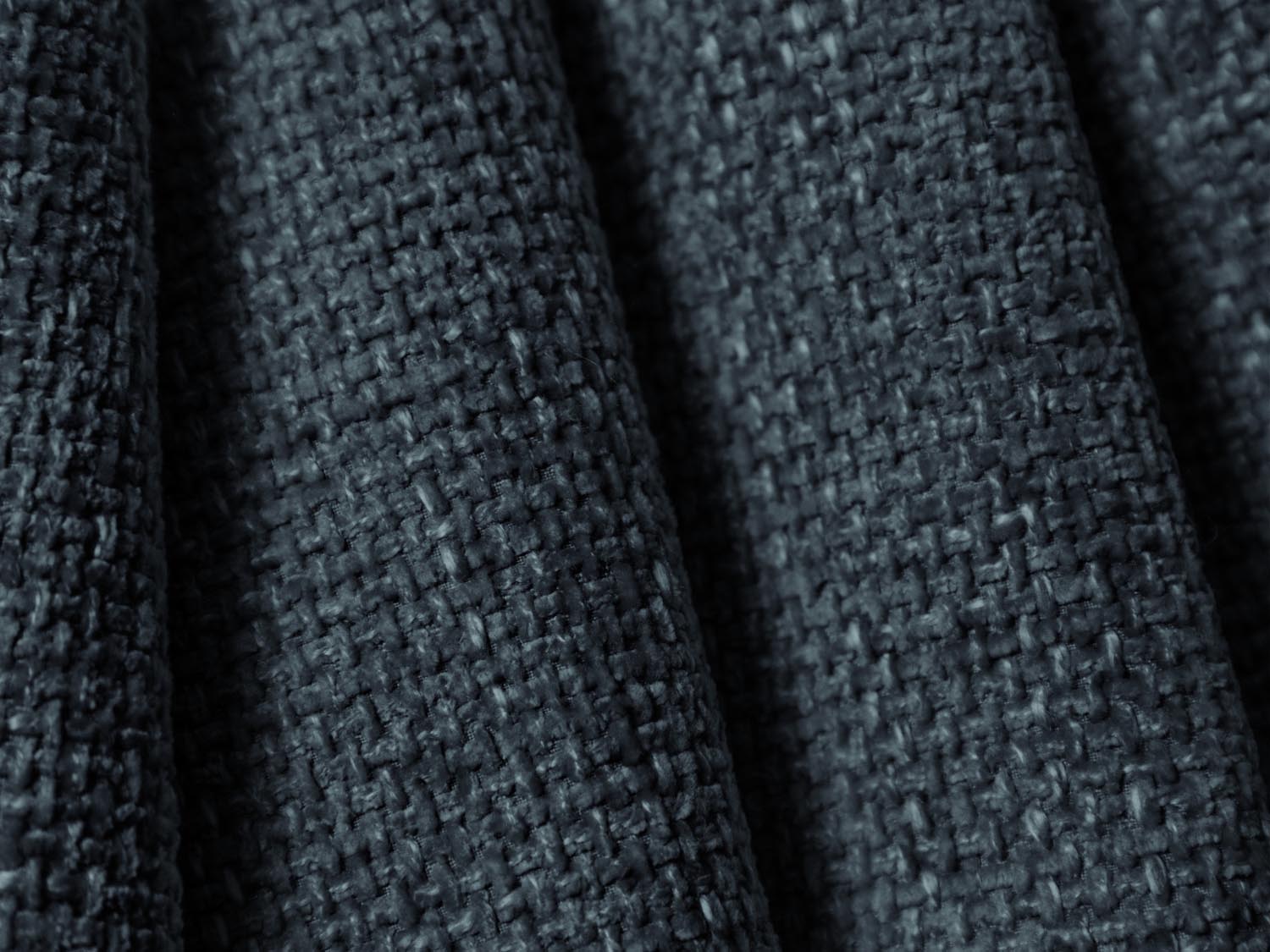 Elegantes 3-Sitzer Sofa Tulum in Royal Blue-Haga, ideal für zeitgemäße Einrichtung, entworfen von Cosmopolitan Design.