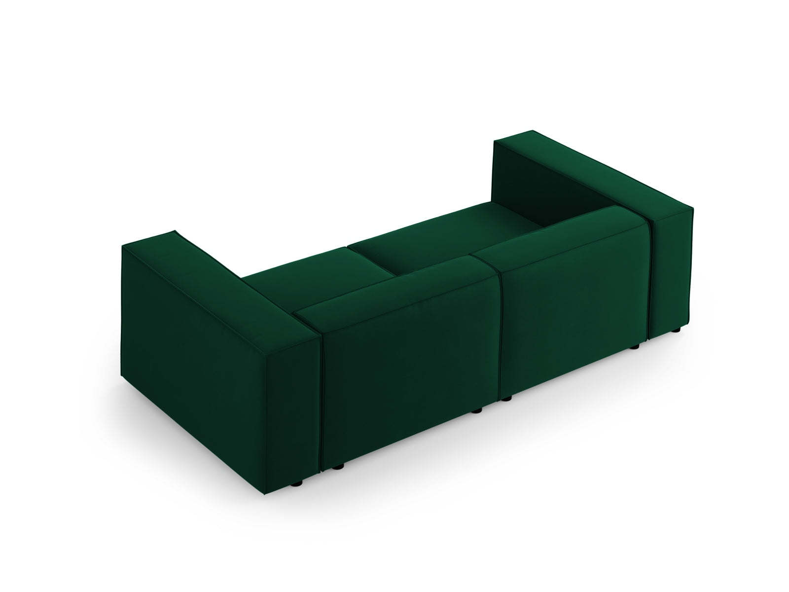 Entdecken Sie das elegante Arendal Velour Sofa 3 Sitzer von Cosmopolitan Design. Perfekt für Ihr modernes Zuhause, vereint es Komfort und zeitlose Eleganz.