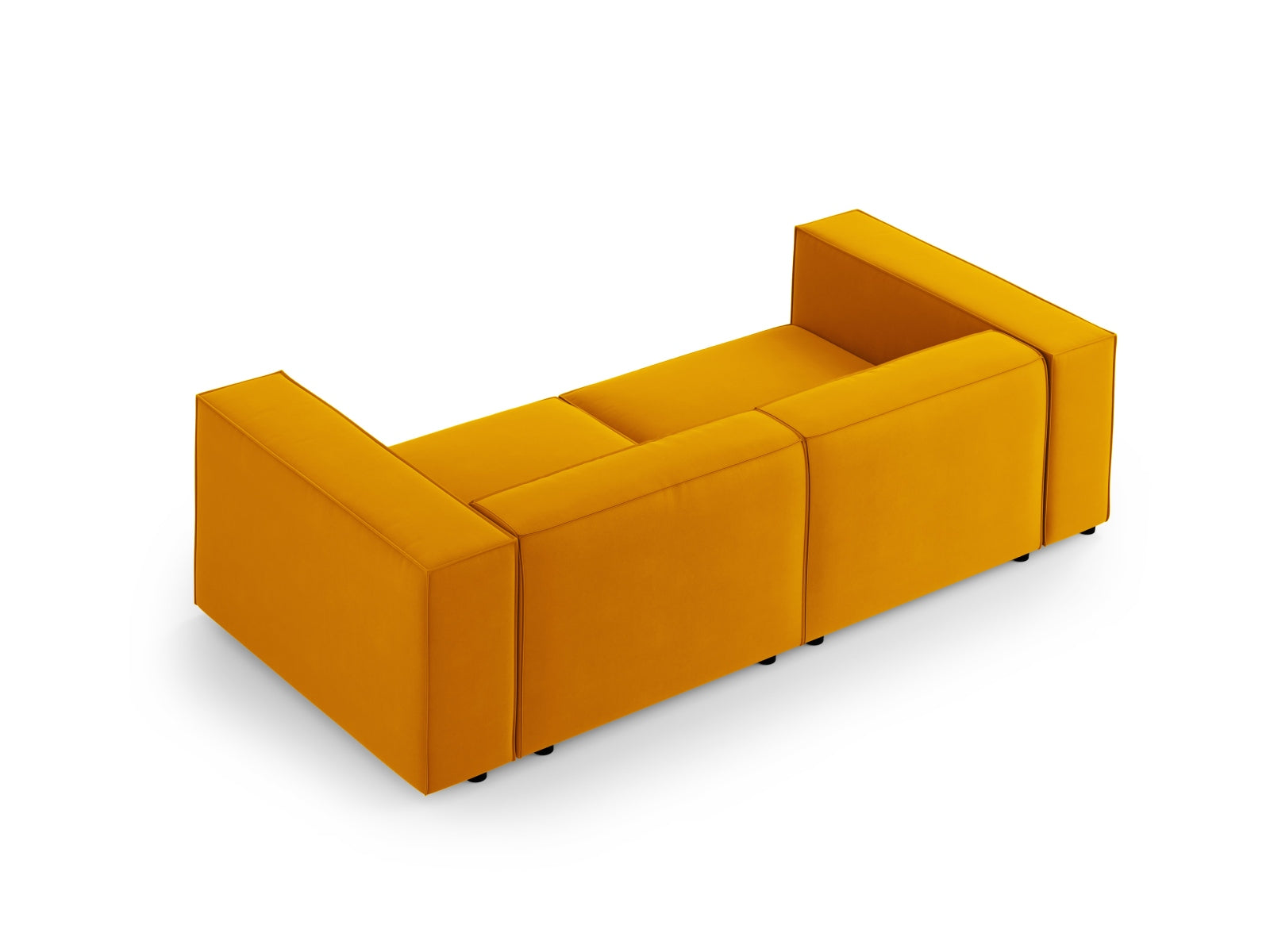 Entdecken Sie das elegante Arendal Velour Sofa 3 Sitzer von Cosmopolitan Design. Perfekt für Ihr modernes Zuhause, vereint es Komfort und zeitlose Eleganz.