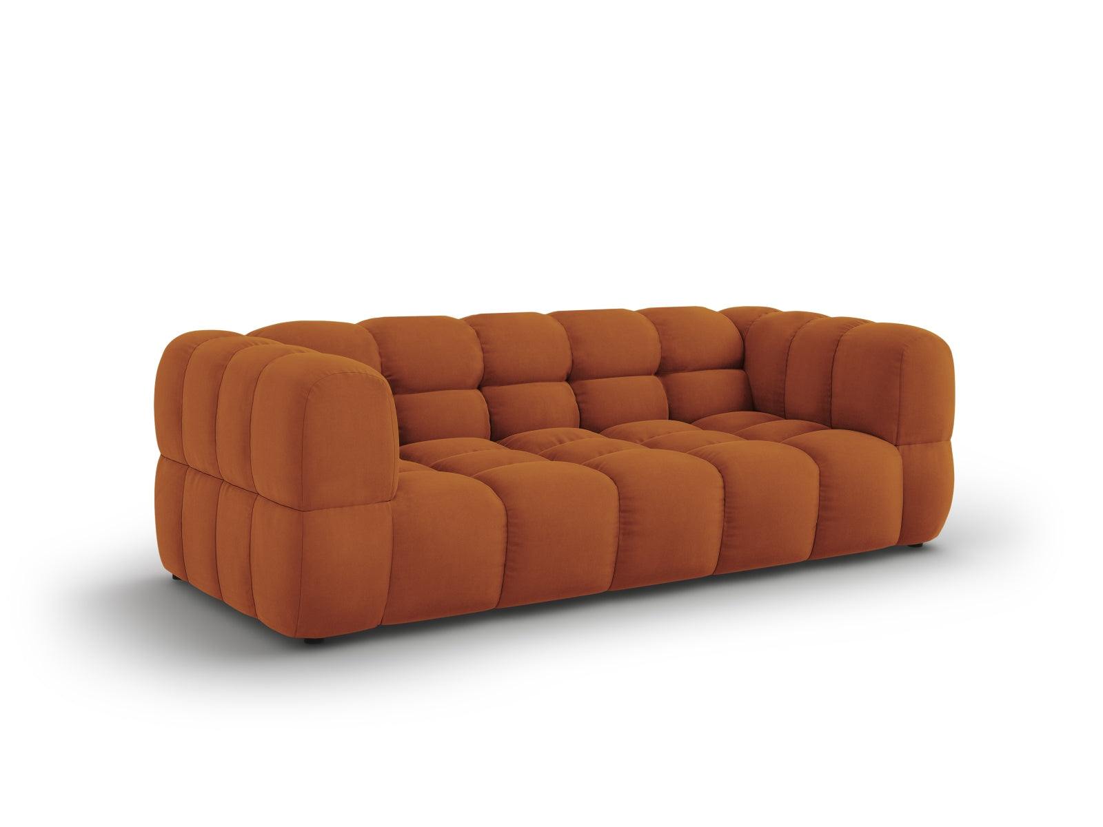 Elegantes 3-Sitzer Sofa aus Sky Velours in warmem Terracotta, ideal für stilvolle Wohnräume, präsentiert von Cosmopolitan Design.