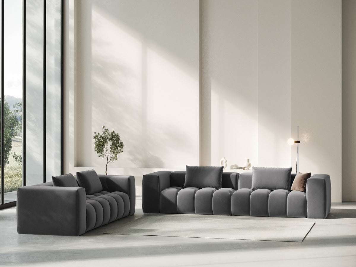 Modulares 3er Sofa Verona in Sand-Casino Samtstoff mit Massivholzrahmen und schwarzen Kunststoffbeinen, Cosmopolitan Design.