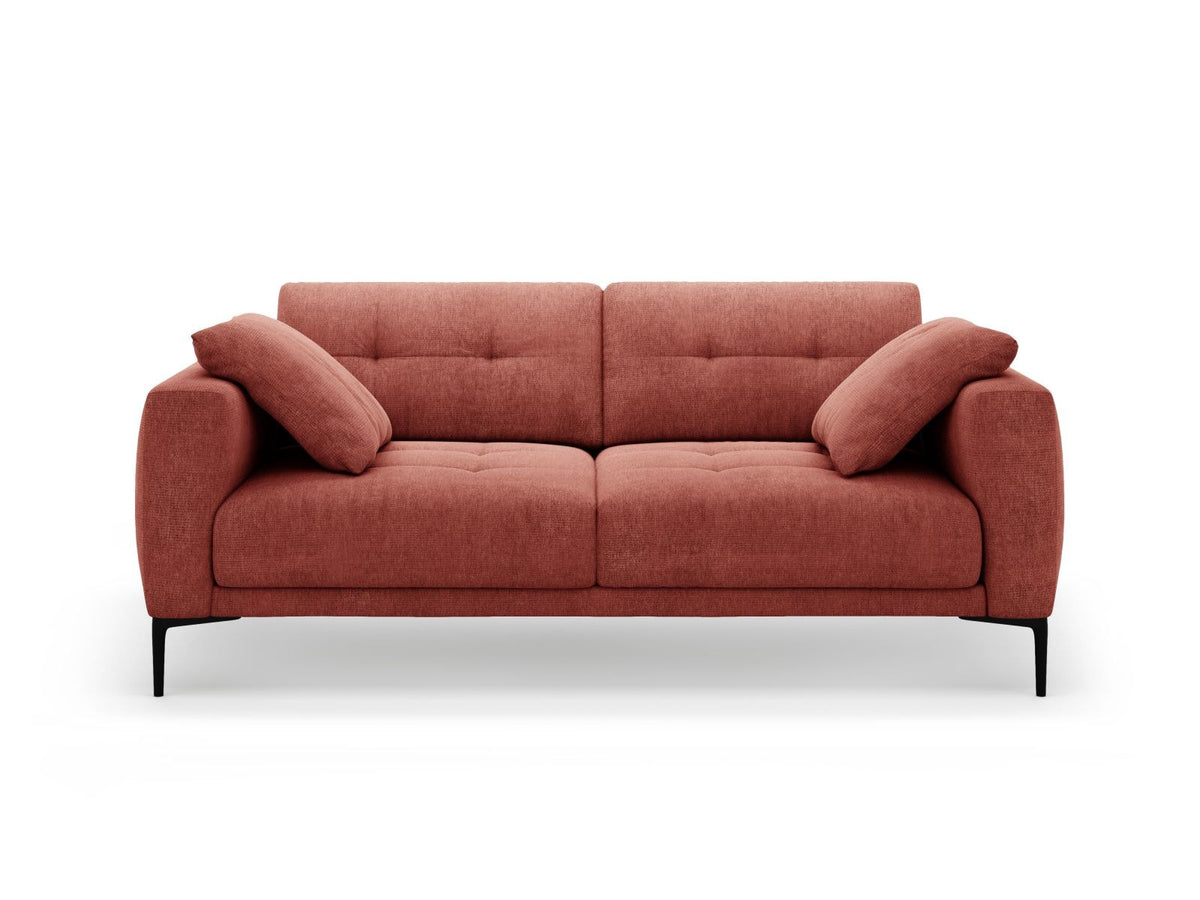 Beige-Sorella 3-Sitzer Sofa mit Strukturstoff, Massivholzrahmen und schwarzen Metallbeinen, klassische Sofaform mit gerader Rückenlehne.