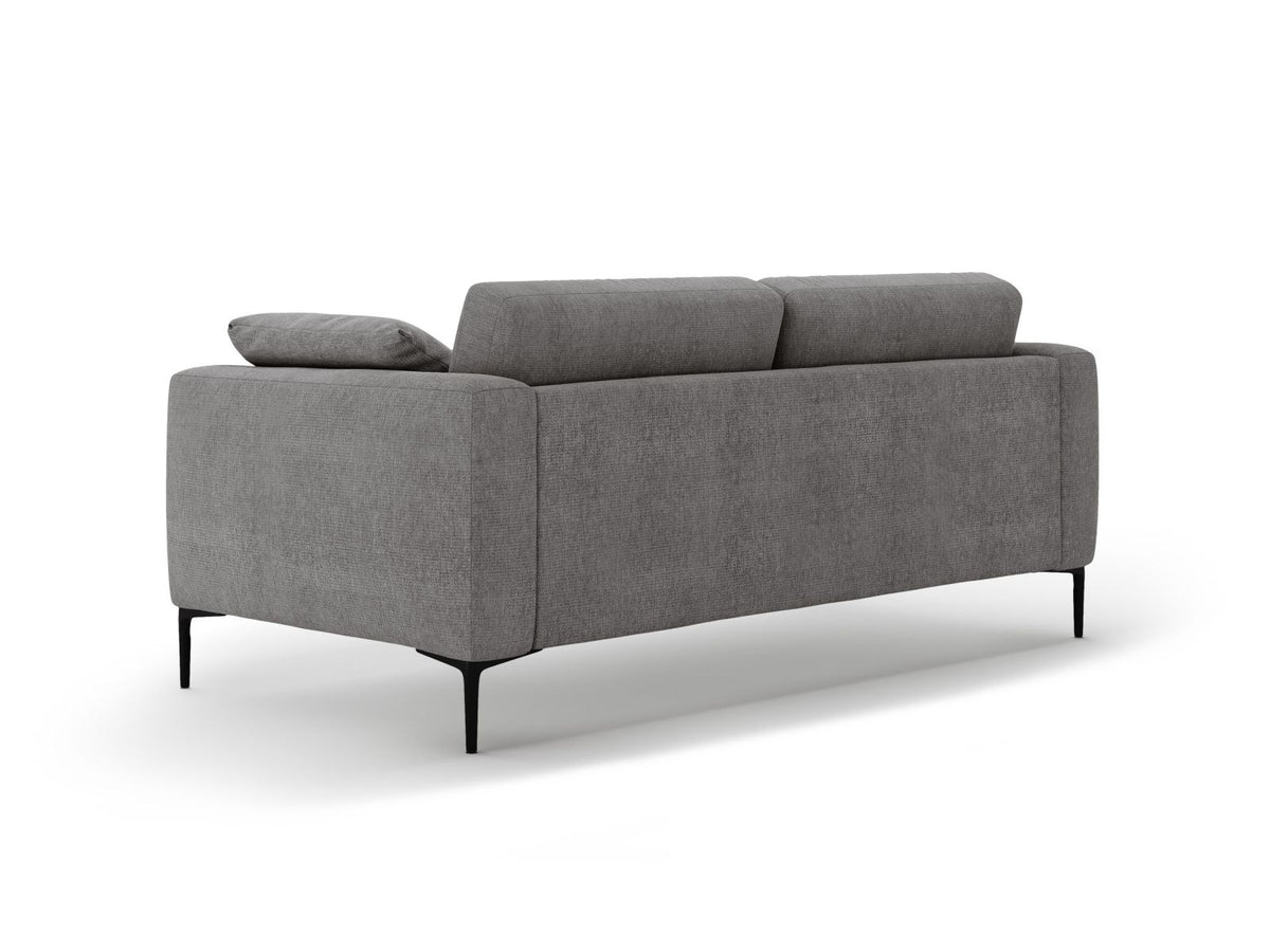 Beige-Sorella 3-Sitzer Sofa mit Strukturstoff, Massivholzrahmen und schwarzen Metallbeinen, klassische Sofaform mit gerader Rückenlehne.