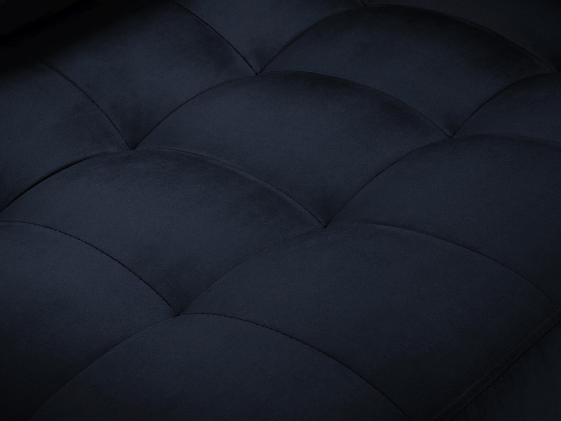Stilvolles 3-Sitzer Sofa Aspen in tiefem Blau, perfekt für zeitgenössische Einrichtungen, bietet hohen Sitzkomfort und ansprechende Ästhetik.
