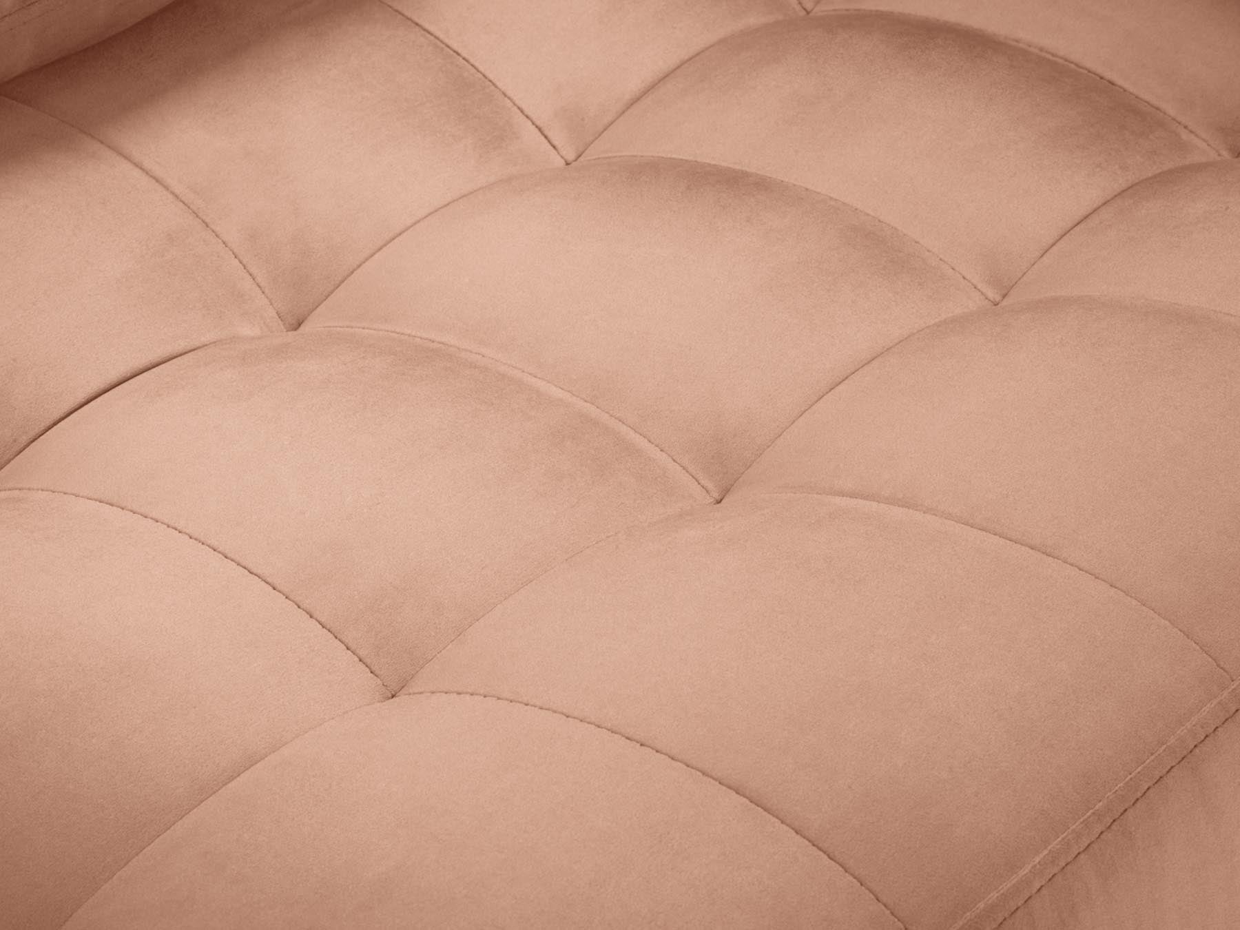 Stylisches 3-Sitzer Sofa Aspen in strahlendem Pink, perfekt für zeitgemäße Wohnräume, entworfen von Cosmopolitan Design.