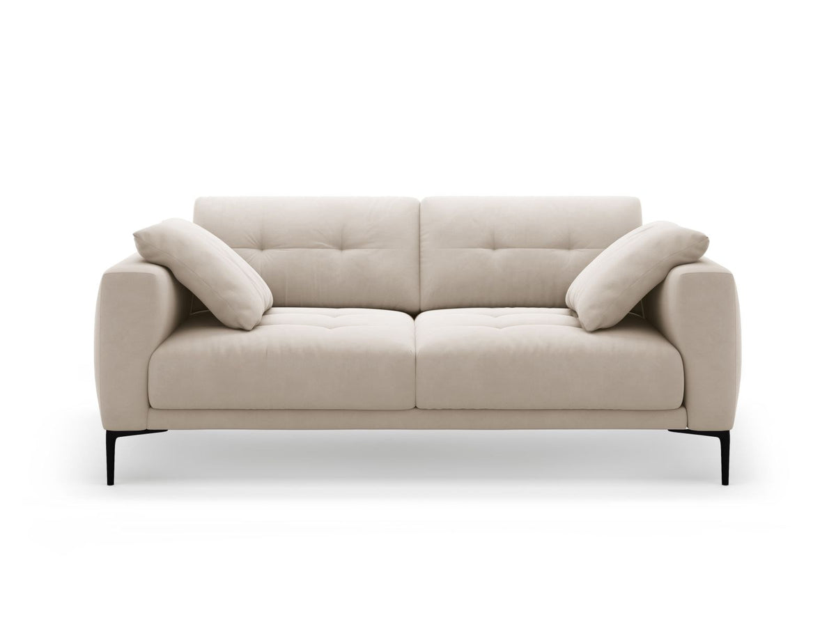 3er Sofa Lazio von Cosmopolitan Design mit Veloursstoff-Bezug in Beige-Salvador, Massivholzrahmen und schwarzen Metallbeinen aus Stahl.
