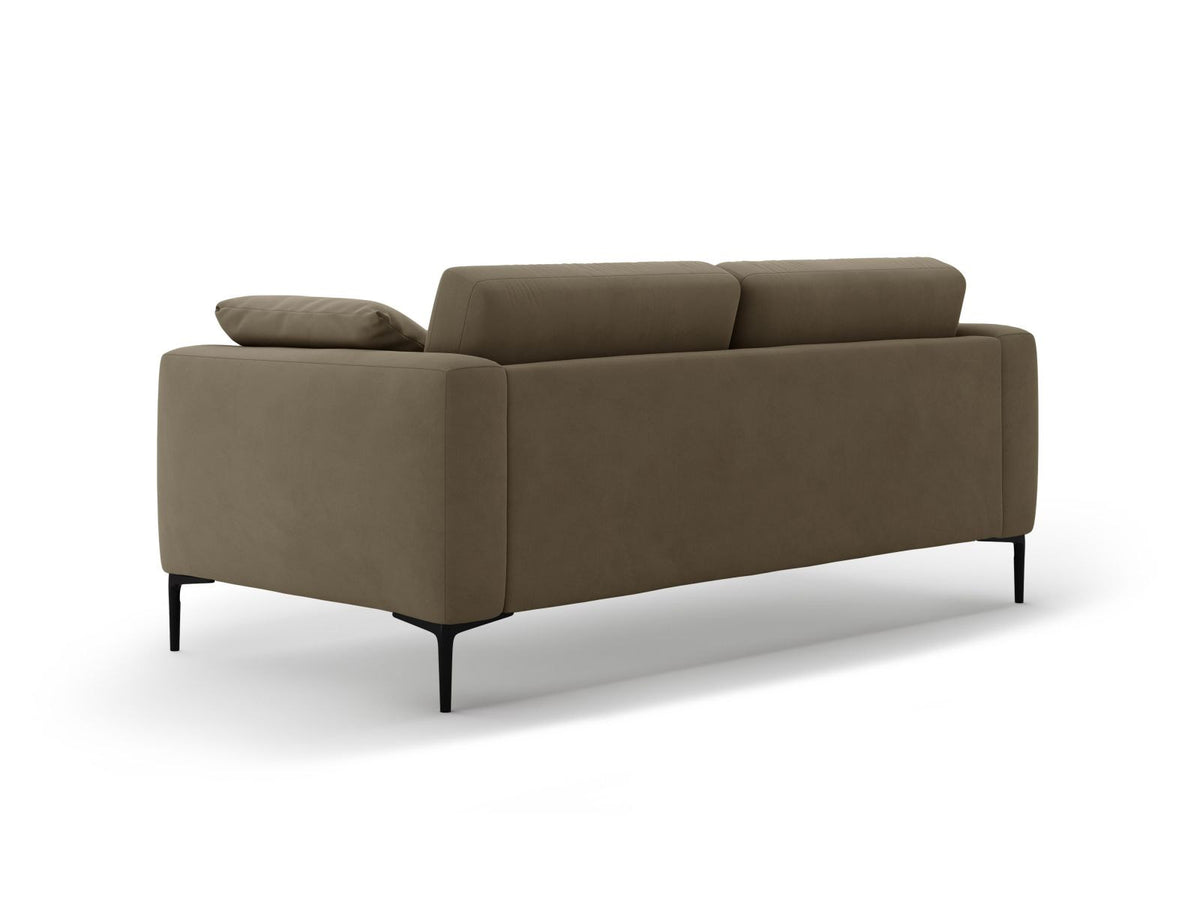 3er Sofa Lazio von Cosmopolitan Design mit Veloursstoff-Bezug in Beige-Salvador, Massivholzrahmen und schwarzen Metallbeinen aus Stahl.