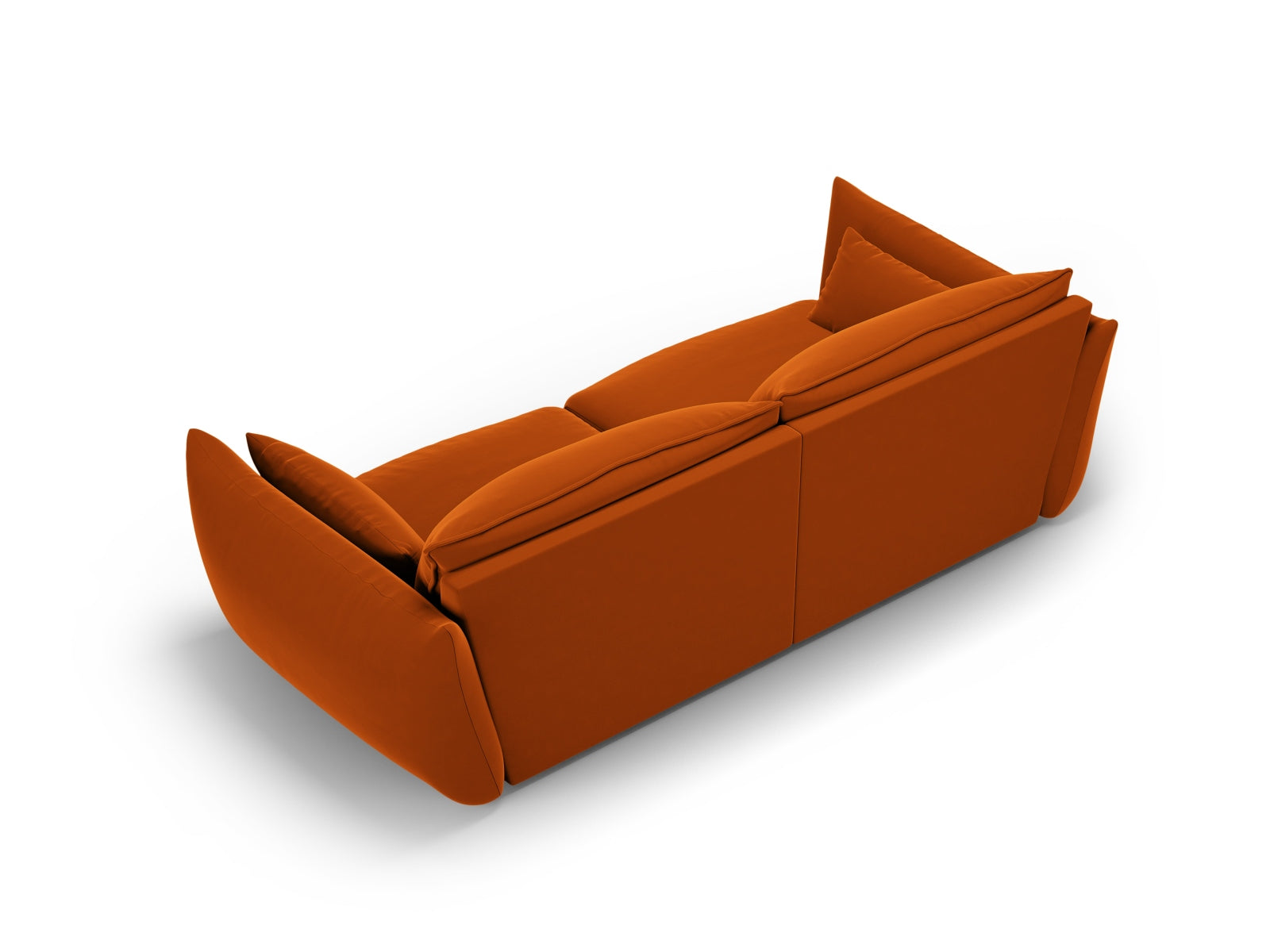 Elegantes 3-Sitzer Sofa Matera in warmem Terracotta, ideal für stilvolle Wohnräume und entspannte Stunden von Cosmopolitan Design.