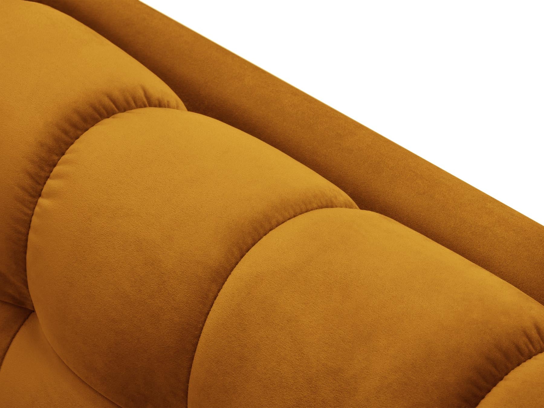 Elegantes 3-Sitzer Sofa Bali in fröhlichem Gelb-Bluvel, ideal für einladende Wohnräume und entspannte Zusammenkünfte.