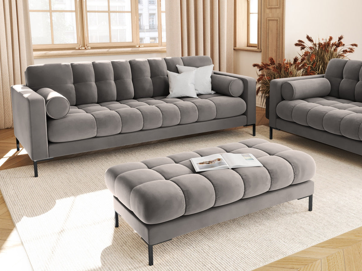 3-Sitzer Sofa Bali in Light Grey-Bluvel präsentiert im Onlineshop von KAQTU Design AG. 3er Sofa ist von Cosmopolitan Design