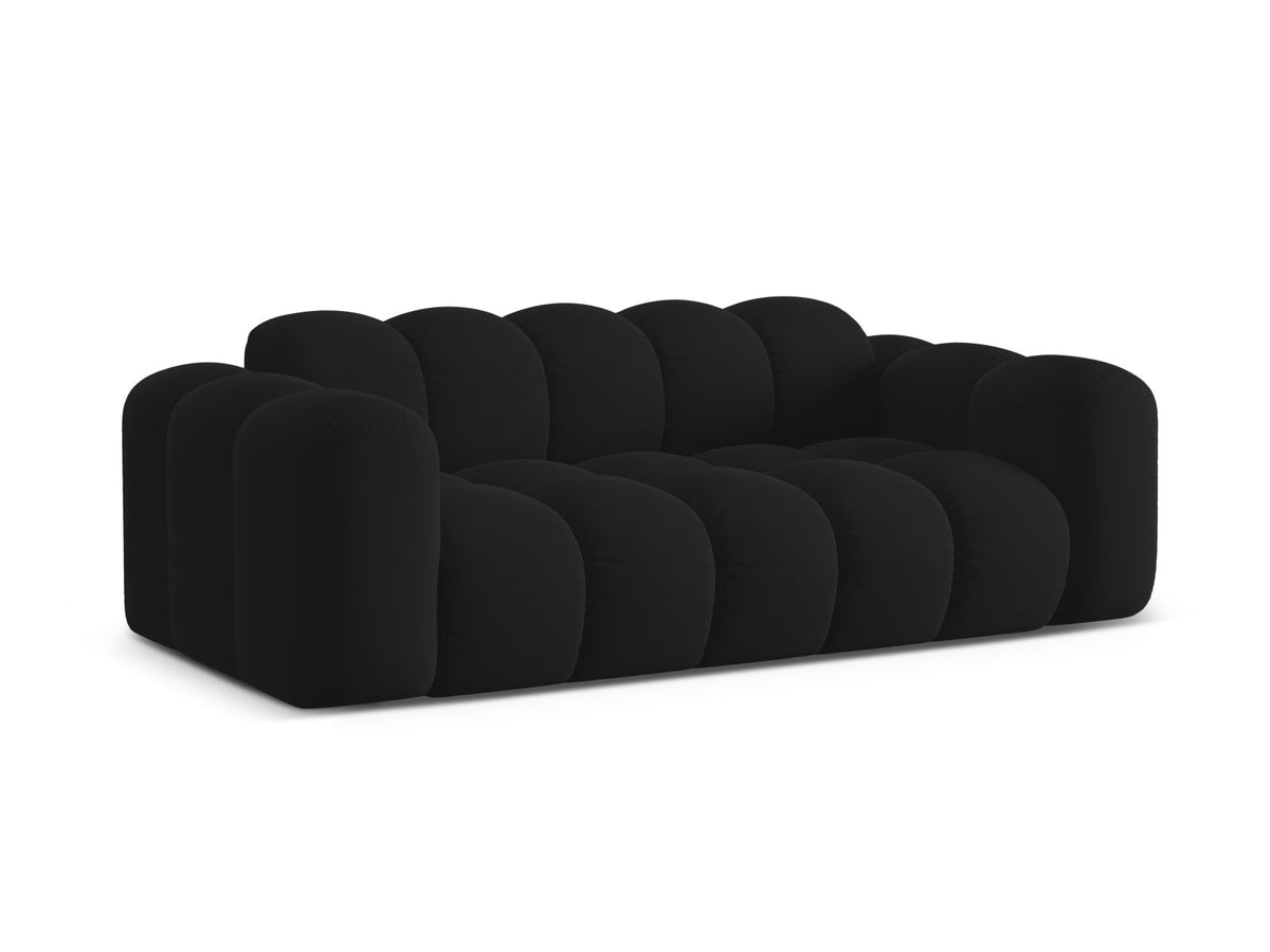 3er Sofa Treno mit Stoffbezug, schwarzen Kunststoffbeinen und flacher Rückenlehne
