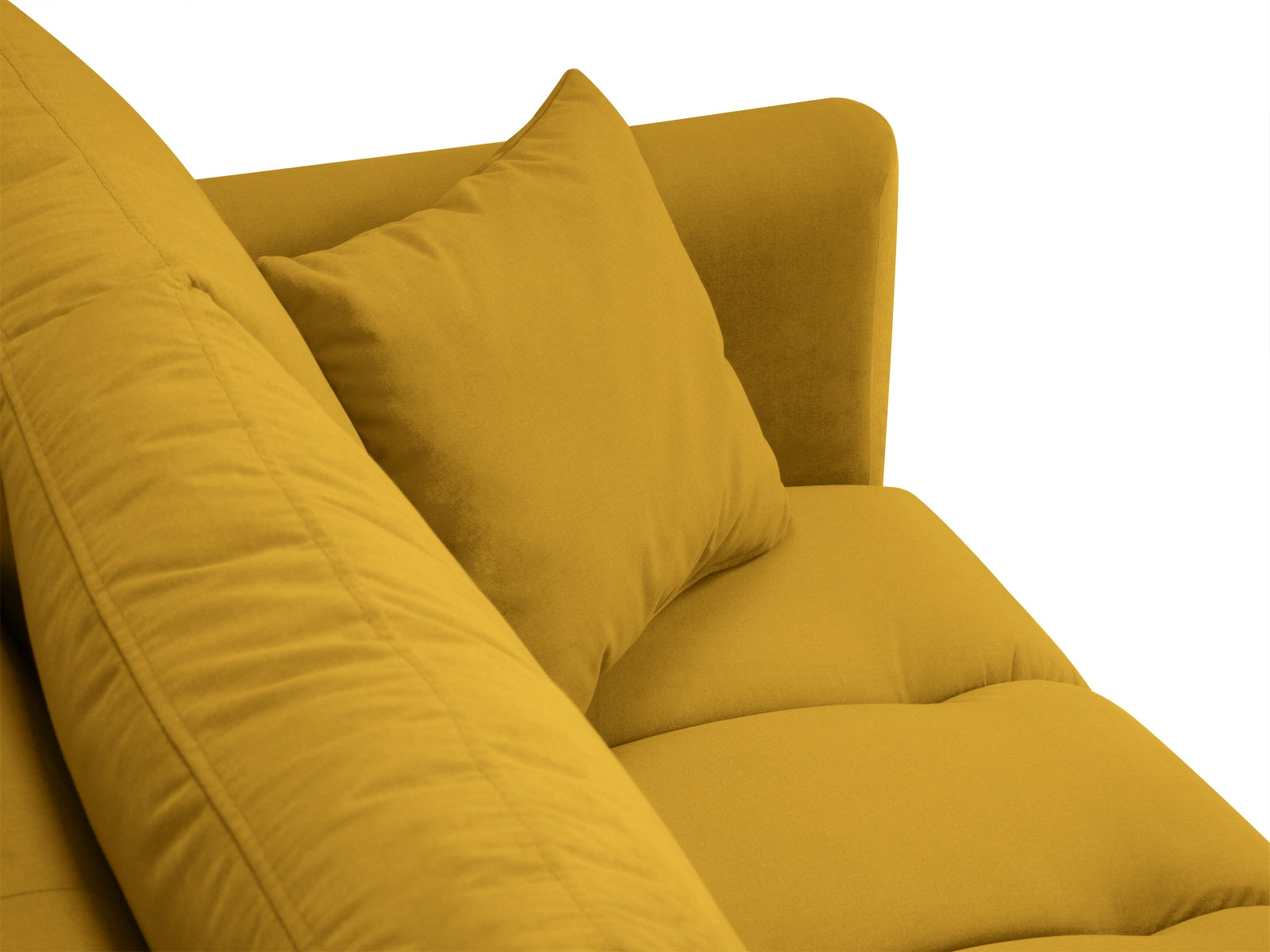 Entdecken Sie das elegante Hastings Velour Sofa 3 Sitzer von Cosmopolitan Design. Perfekt für Ihr Wohnzimmer, bietet es luxuriösen Komfort und zeitloses Design.