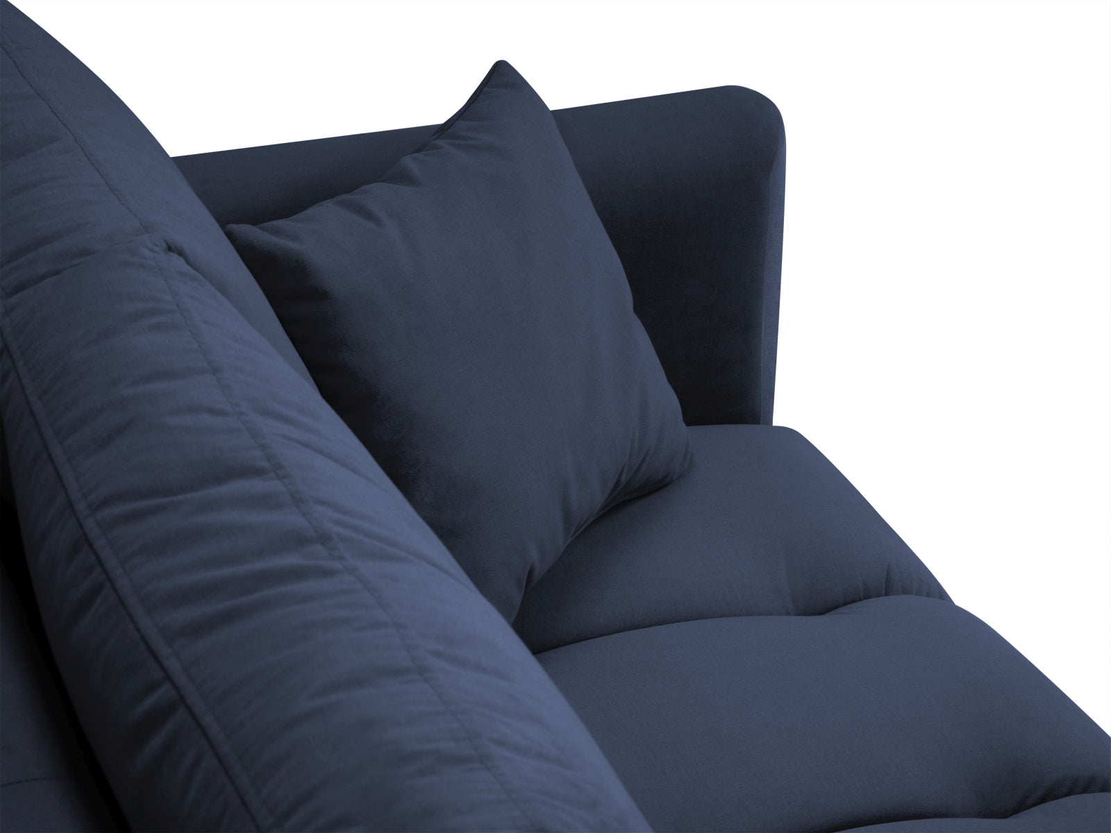 Entdecken Sie das elegante Hastings Velour Sofa 3 Sitzer von Cosmopolitan Design. Perfekt für Ihr Wohnzimmer, bietet es luxuriösen Komfort und zeitloses Design.