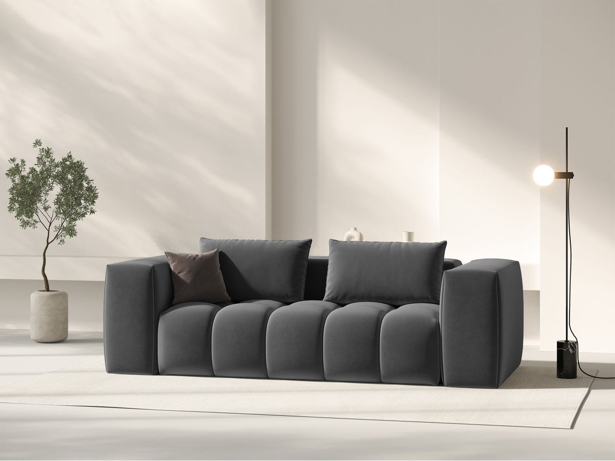 Modulares 3er Sofa Verona in Sand-Casino Samtstoff mit Massivholzrahmen und schwarzen Kunststoffbeinen, Cosmopolitan Design.