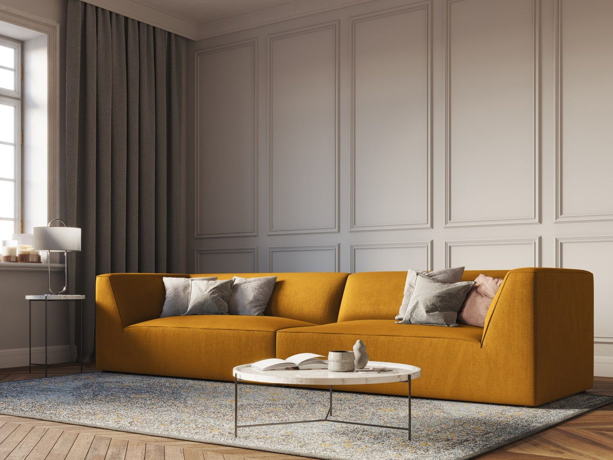 Beiges 4-Sitzer Sofa Siena mit strukturiertem Cordstoffbezug, Massivholzrahmen und schwarzen Kunststoffbeinen, moderne gerade Form.