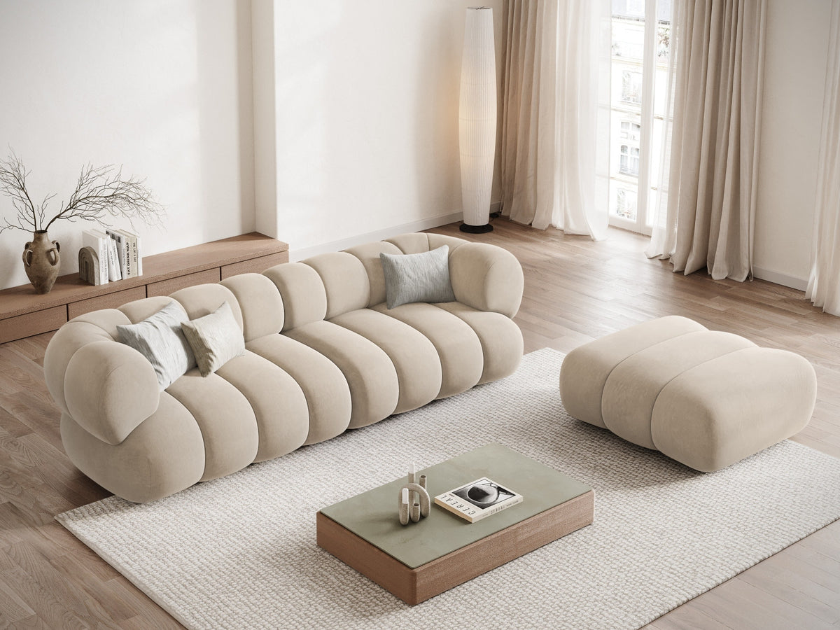 Koge Velour Sofa 4 Sitzer 95cm in Light Beige-Vogue präsentiert im Onlineshop von KAQTU Design AG. 4er Sofa ist von Cosmopolitan Design