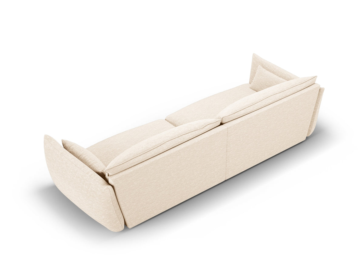 Sofa Matera, 4er Sofa mit Stoffbezug, geneigter Rückenlehne und schwarzen Kunststoffbeinen