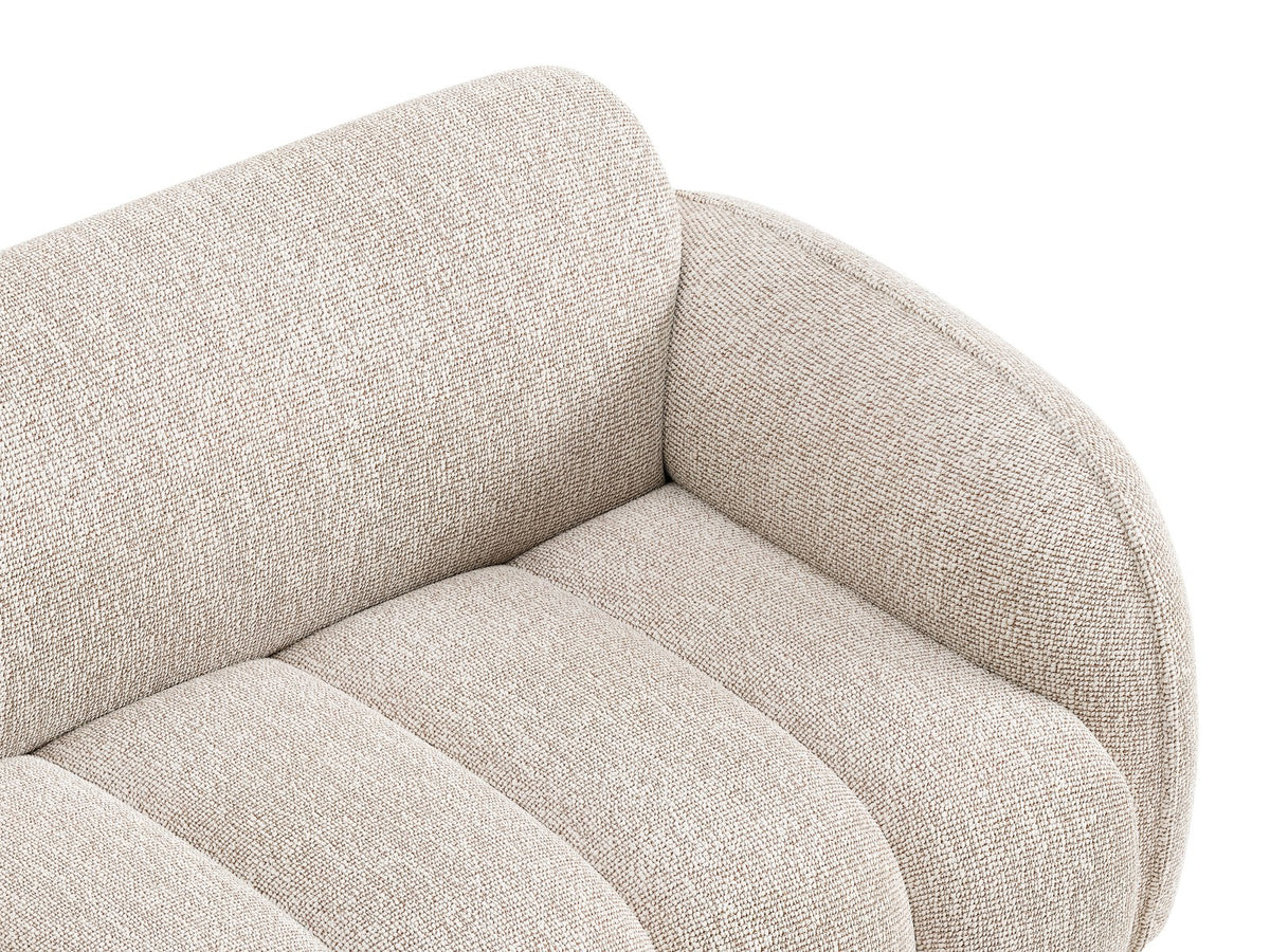 Beiges 4-Sitzer Sofa Bilbao mit Bouclé-Stoffbezug, Massivholzrahmen und schwarzen Kunststoffbeinen, Rückenlehne mit weicher Polsterung.