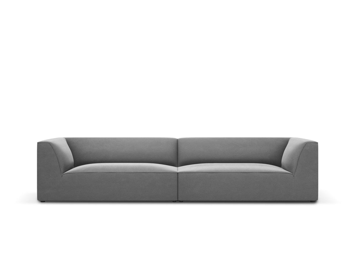 Beige-farbenes 4er Sofa Siena mit Samtbezug, schwarzen Kunststoffbeinen und gepolsterter Rückenlehne, Frontalansicht auf hellem Hintergrund.