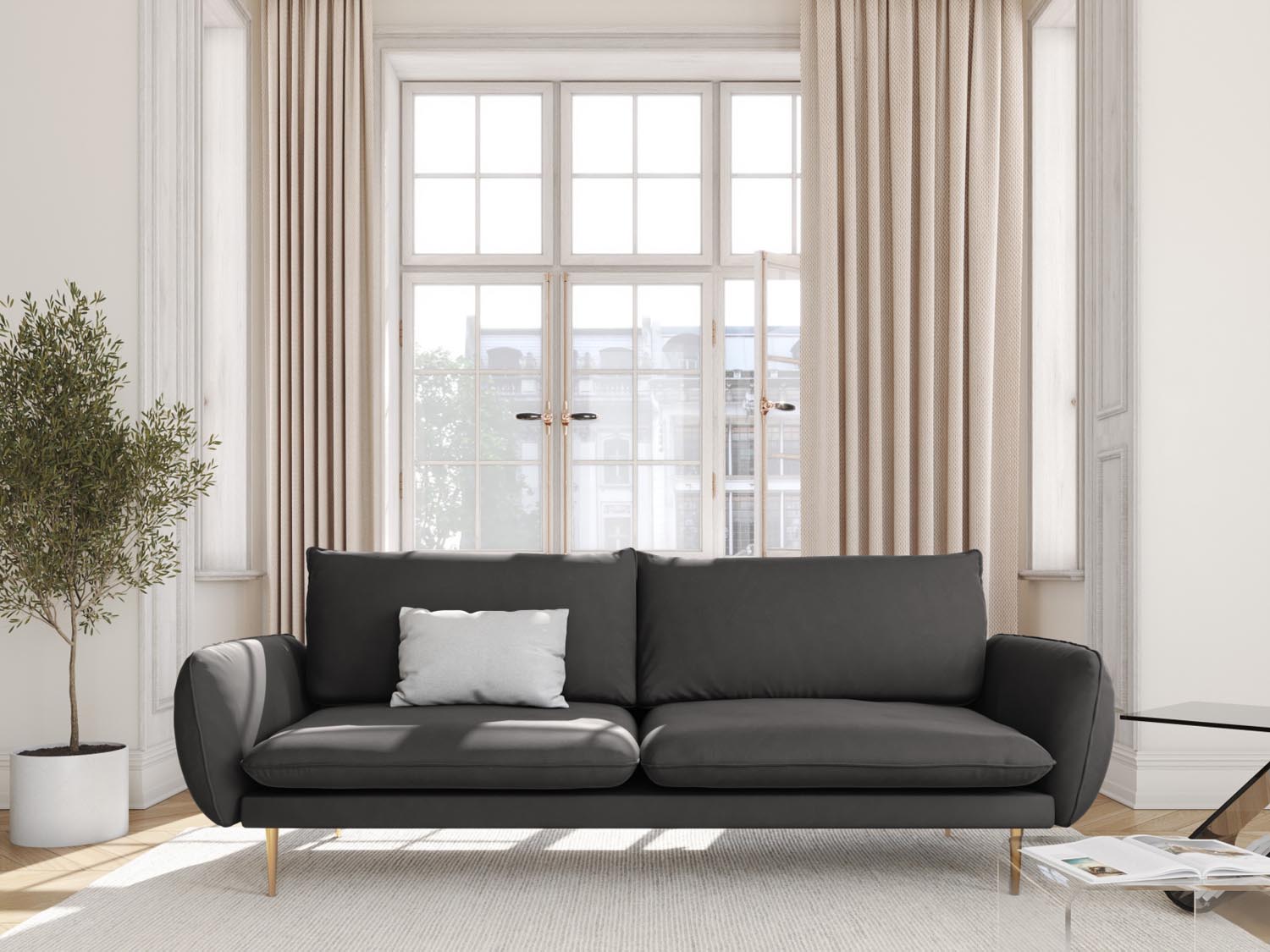 Elegantes Vienna Velour Sofa in Dunkelgrau mit goldenen Akzenten, ideal für stilvolle Wohnräume. 4-Sitzer von Cosmopolitan Design.