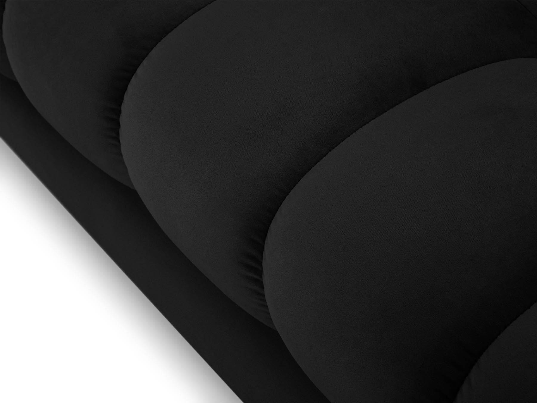 Modernes 4-Sitzer Sofa Bali in stilvollem Black-Bluvel, perfekt für entspannte Abende und geschmackvolle Wohnräume.