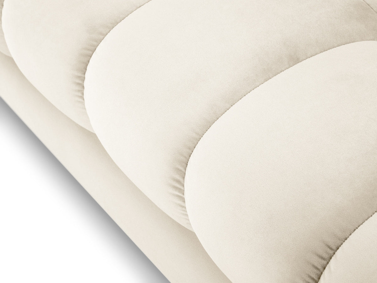 4er Sofa Bali von Cosmopolitan Design, gepolstert, mit Dekokissen auf schlanken Metallbeinen