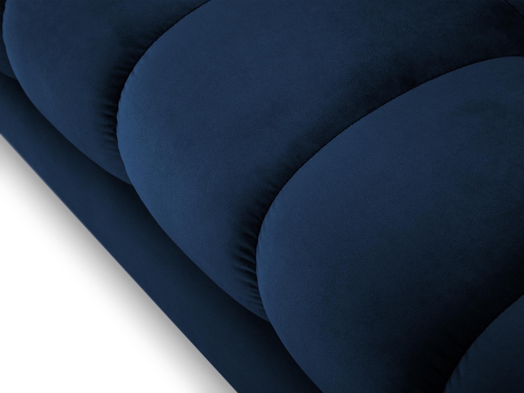 Modernes 4-Sitzer Sofa Bali in Royal Blue-Bluvel, perfekt für stilvolle Wohnräume und entspannte Stunden mit Freunden und Familie.