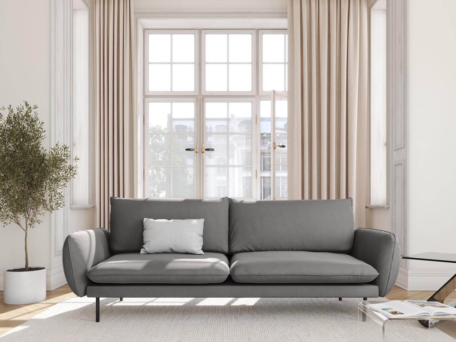 Elegantes 4-Sitzer Sofa "Vienna" in sanftem Hellgrau und stilvollem Schwarz-Bluvel, ideal für moderne Wohnräume.