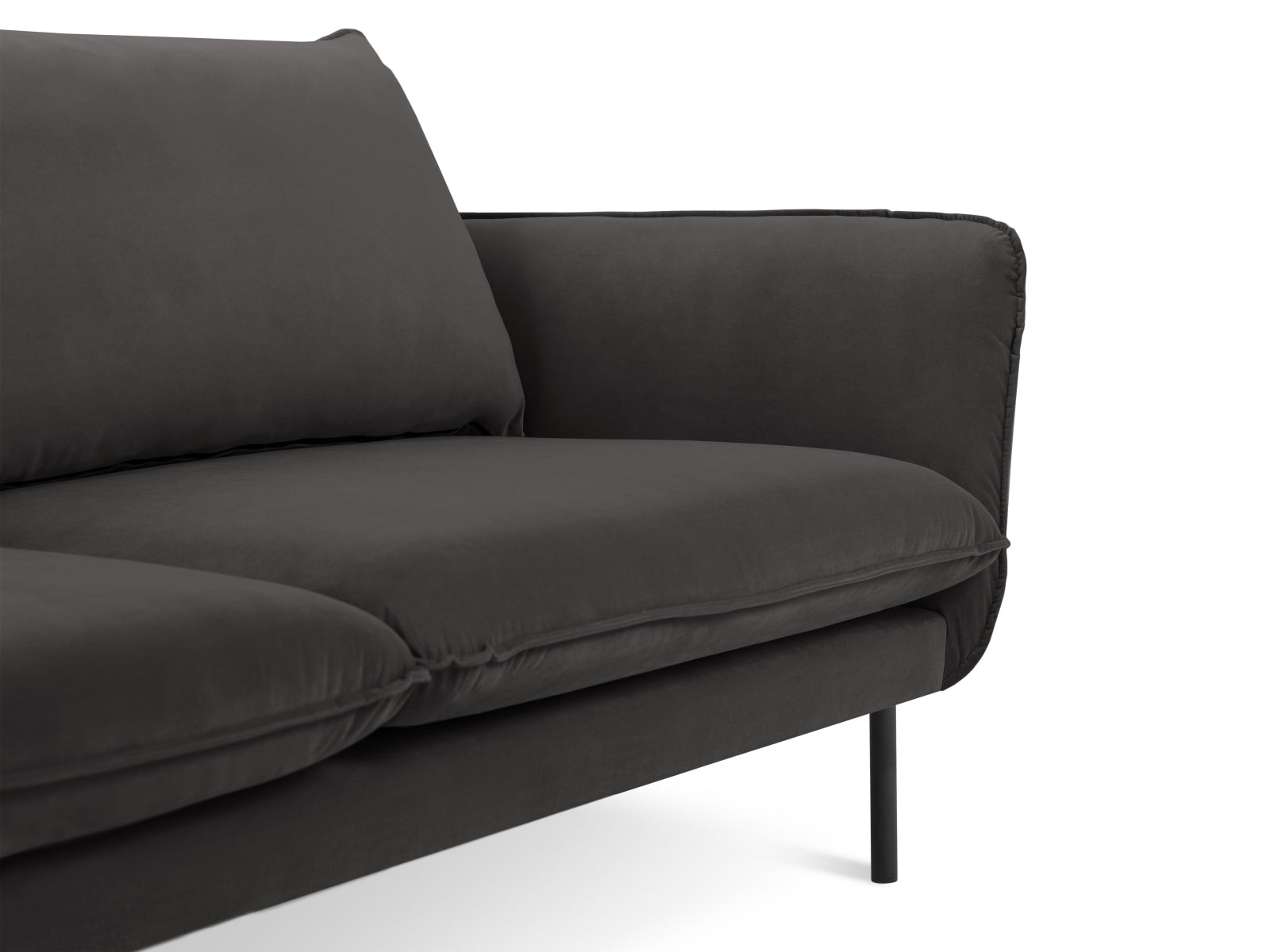 Luxuriöses 4-Sitzer Sofa aus weichem Velours in edlem Dunkelgrau, perfekt für moderne und elegante Wohnambiente von Cosmopolitan Design.