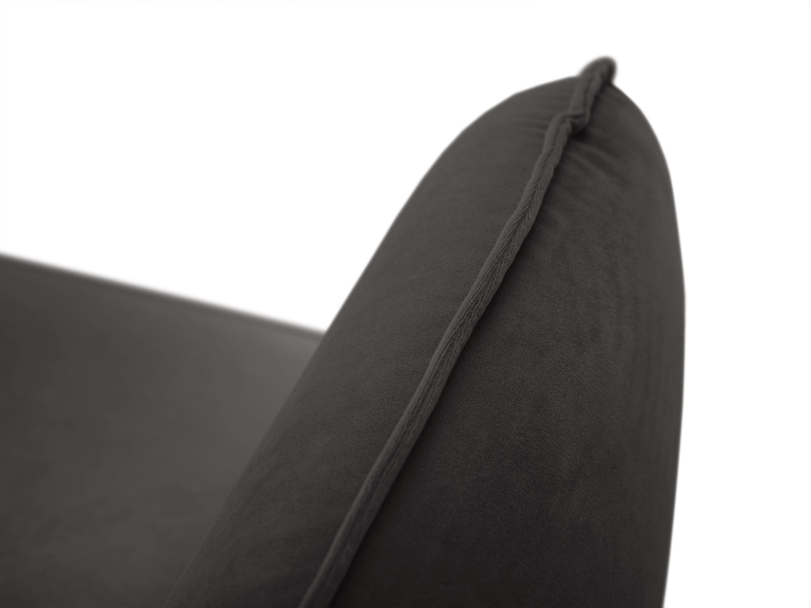 Elegantes 4-Sitzer Sofa in stilvollem Dunkelgrau, gefertigt aus hochwertigem Velours, ideal für zeitgemäße Wohnräume von Cosmopolitan Design.