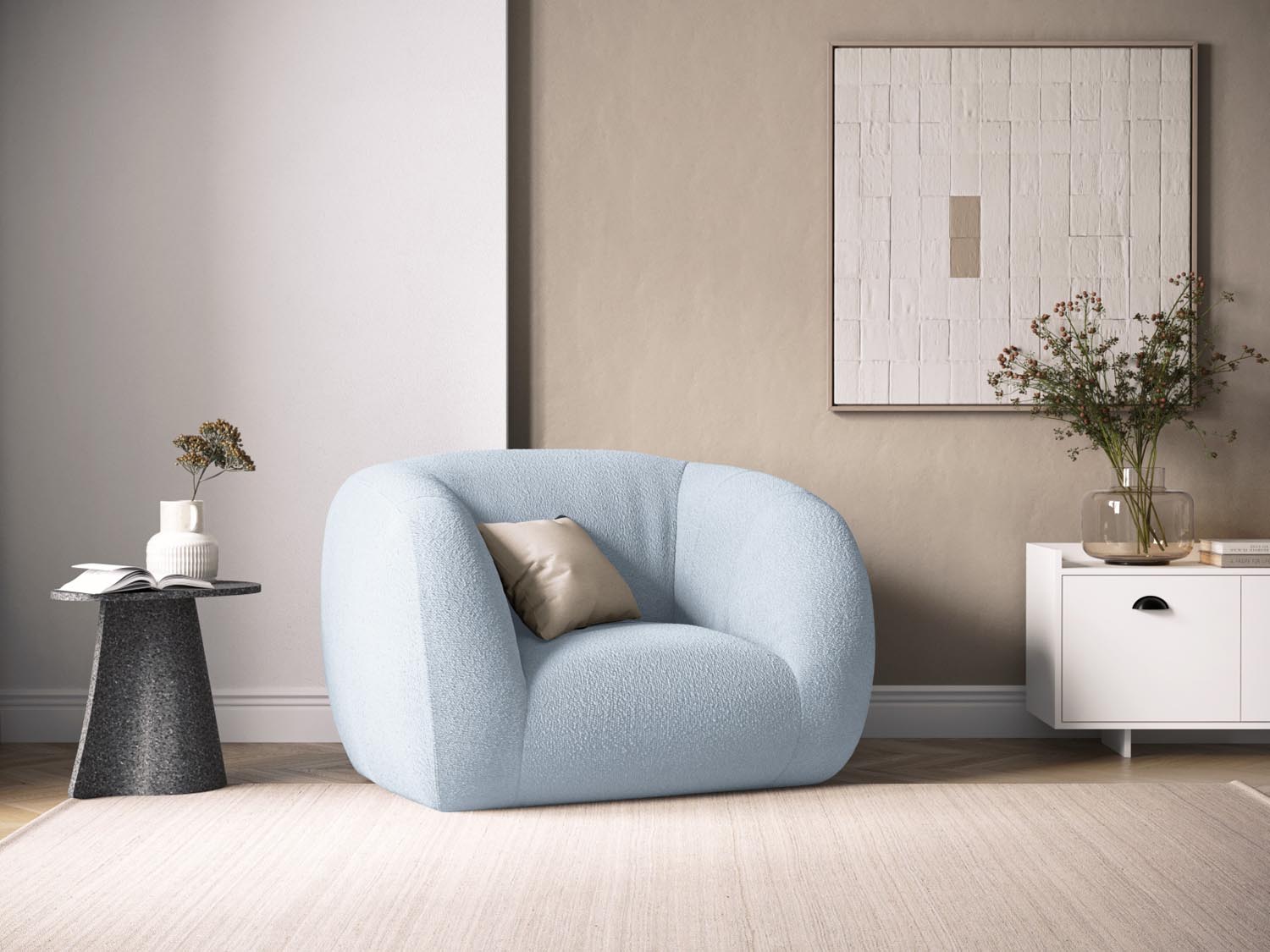 Eleganter Essen Boucle Armchair 1 Sitzer in sanftem Hellblau, stilvoll inszeniert in einem modernen Wohnambiente.