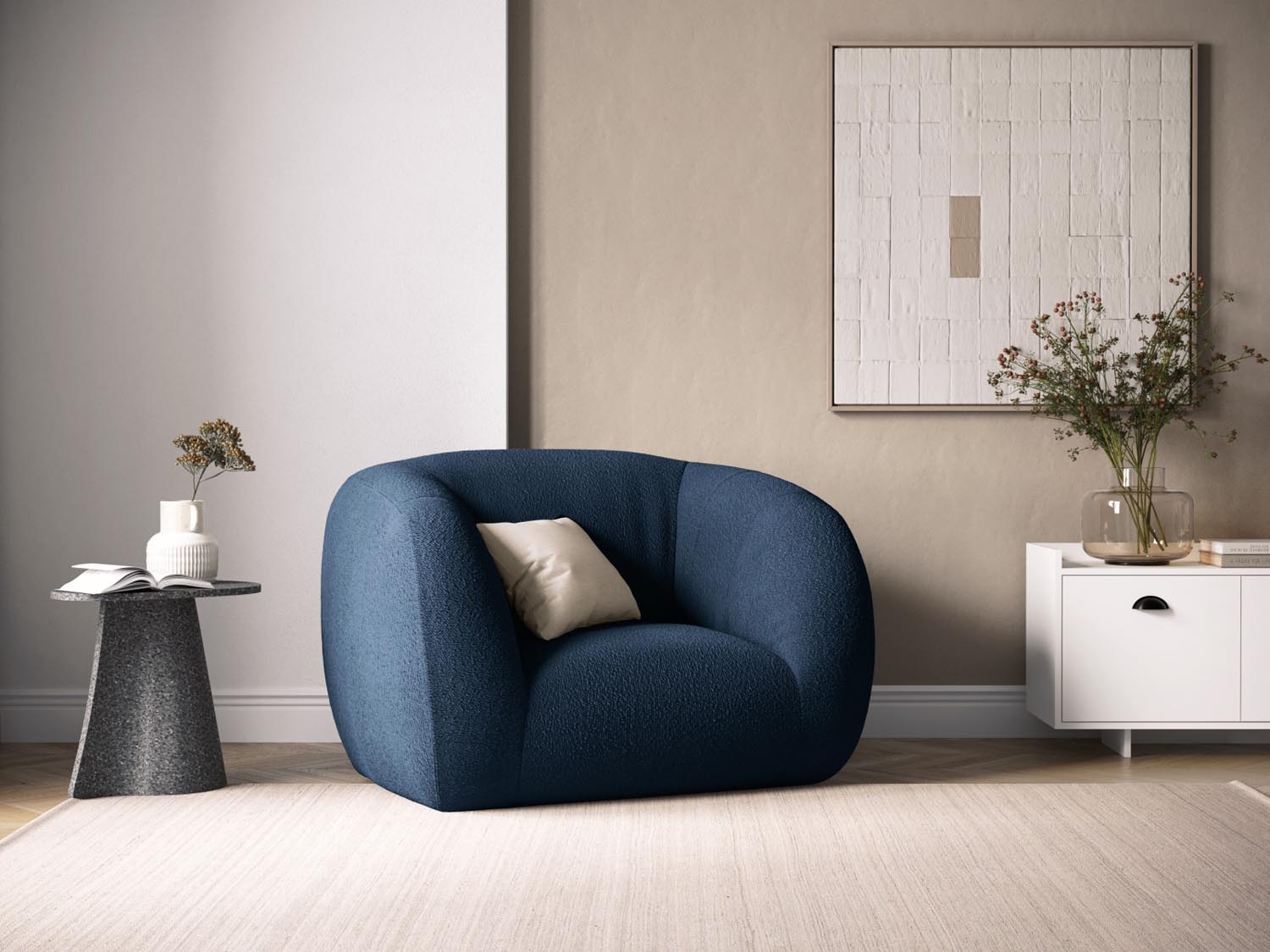 Eleganter Essen Boucle Armchair 1 Sitzer in Dunkelblau, stilvoll inszeniert in einem modernen Wohnambiente.