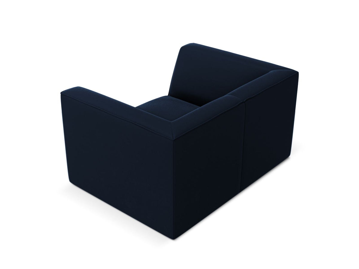 Beiger Samt-Sessel Siena von Cosmopolitan Design mit Massivholzrahmen, gepolsterter Sitzfläche und schwarzen Kunststoffbeinen.