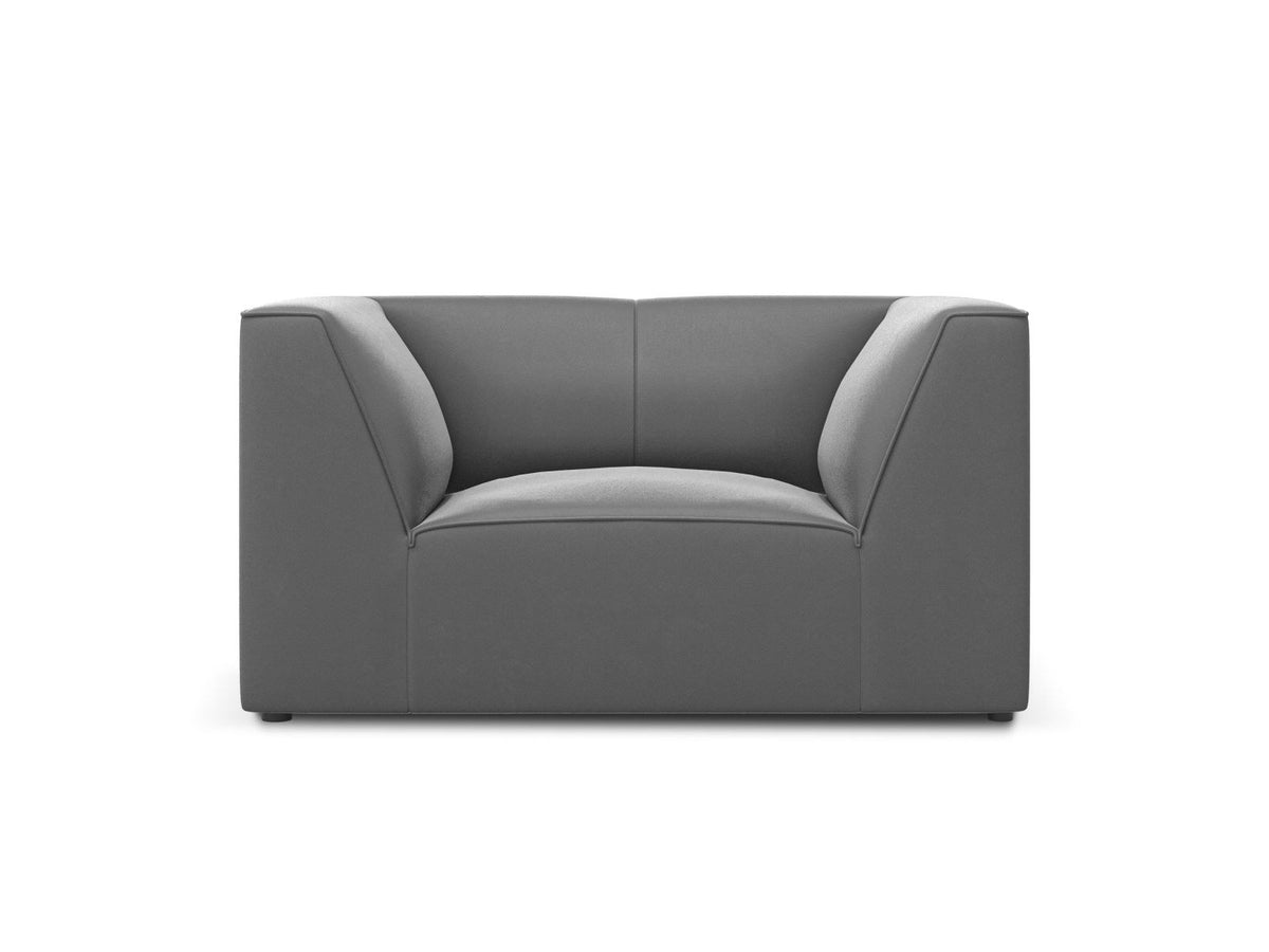 Beiger Samt-Sessel Siena von Cosmopolitan Design mit Massivholzrahmen, gepolsterter Sitzfläche und schwarzen Kunststoffbeinen.