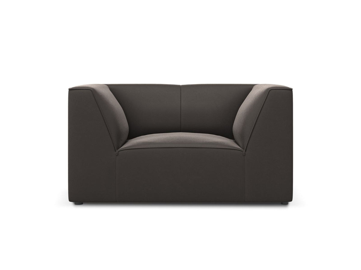Beiger Samt-Sessel Siena von Cosmopolitan Design mit Massivholzrahmen, gepolsterter Sitzfläche und schwarzen Kunststoffbeinen.