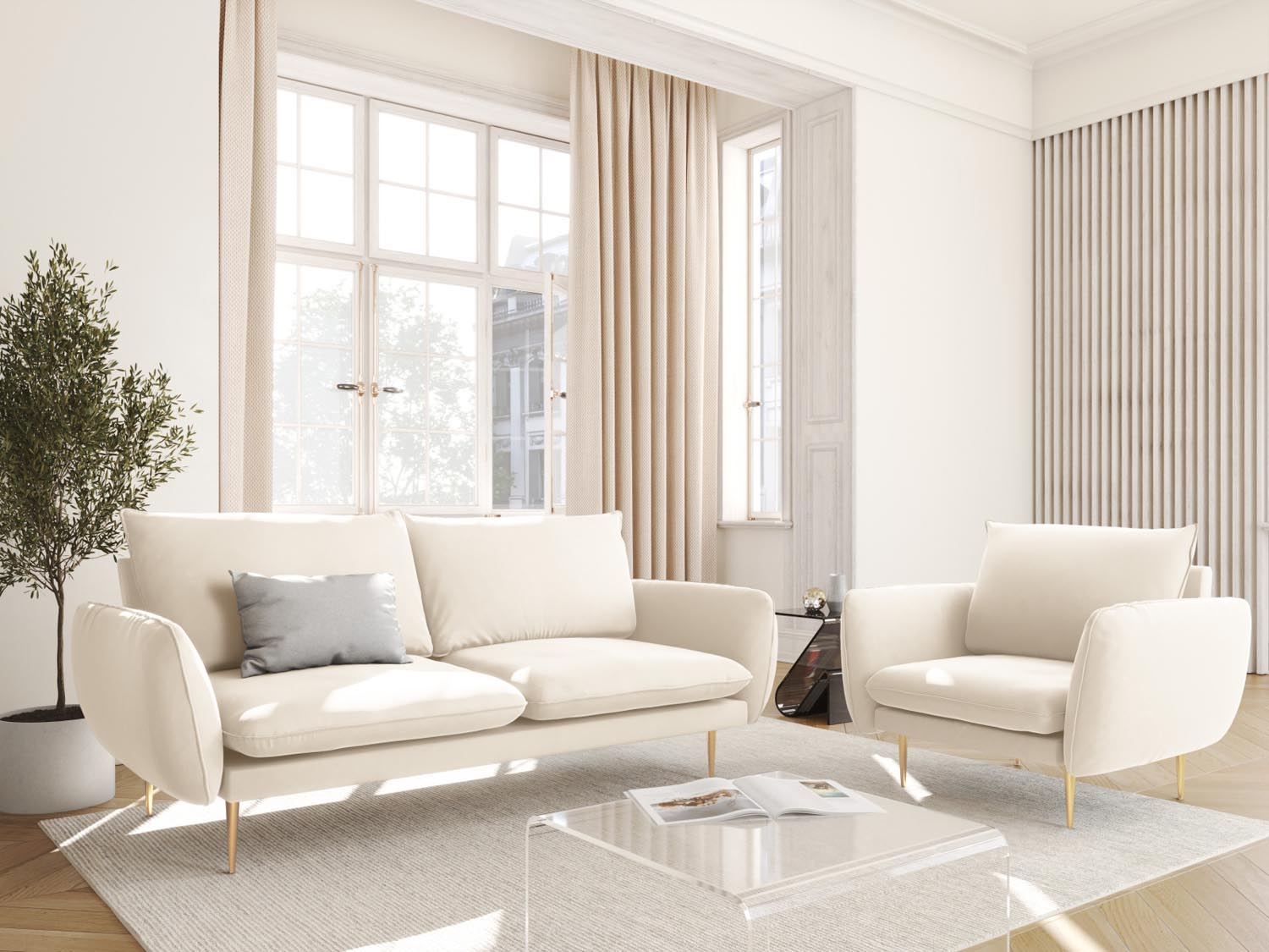 Eleganter Vienna Velour Sessel in sanftem Beige mit goldenen Akzenten, ideal für stilvolle Wohnräume und gemütliche Leseecken.