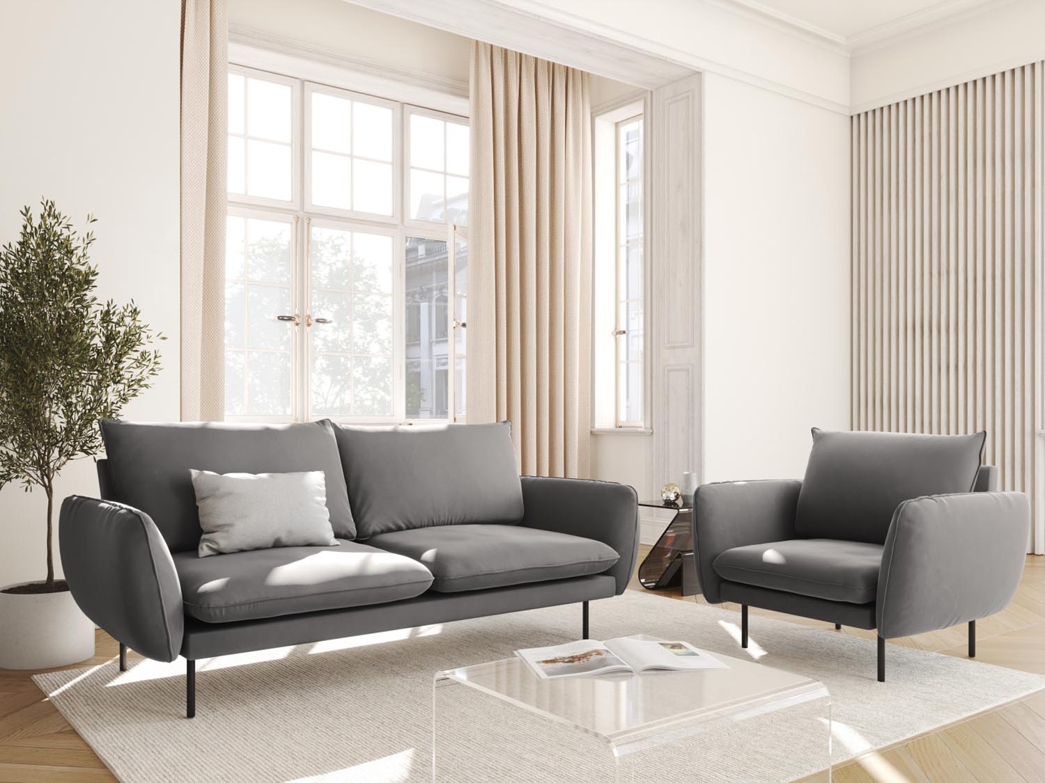 Eleganter Vienna Velour Sessel in sanftem Hellgrau und Schwarz-Bluvel, ideal für stilvolle Wohnräume und gemütliche Leseecken.