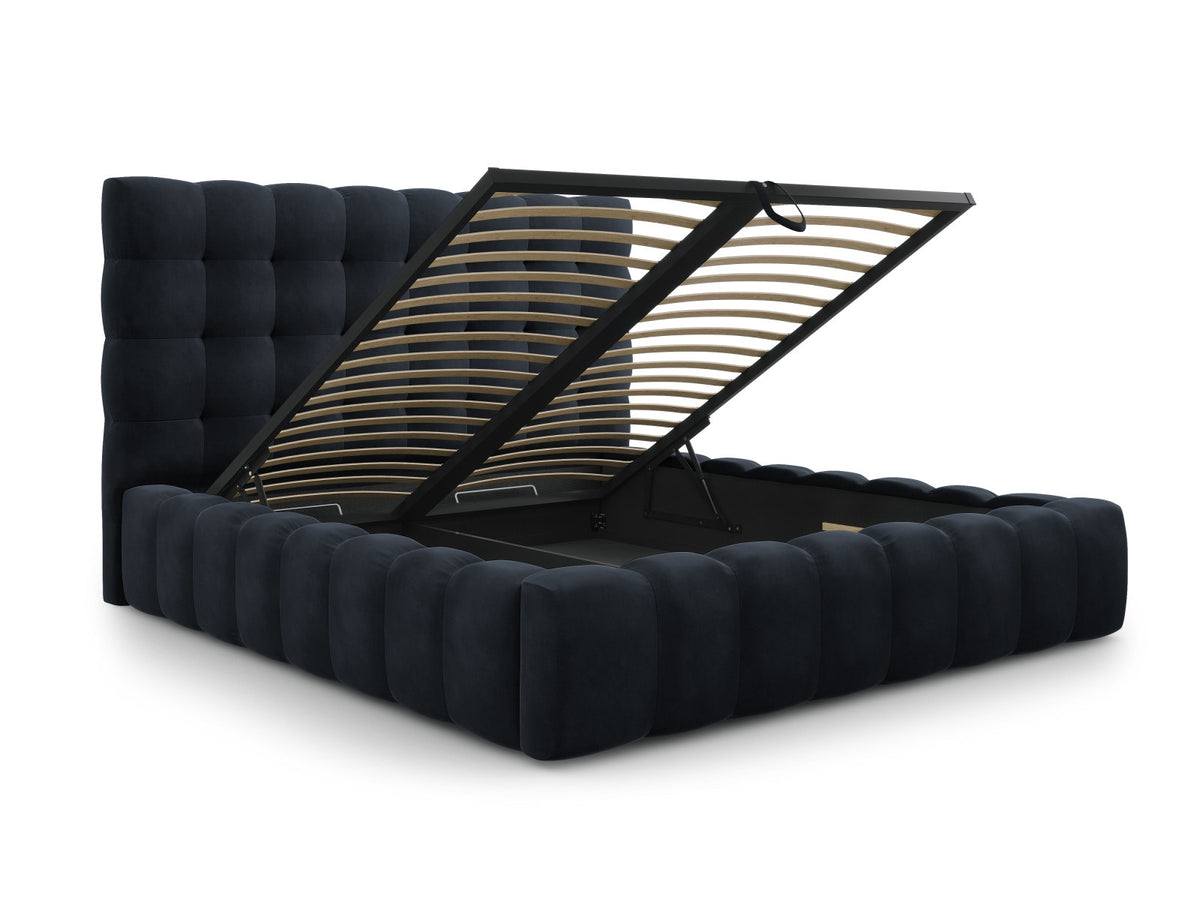 Bali Bett mit Stauraum mit Kopfteil 140cm in Dark Blue-Bluvel präsentiert im Onlineshop von KAQTU Design AG. Bett ist von Cosmopolitan Design