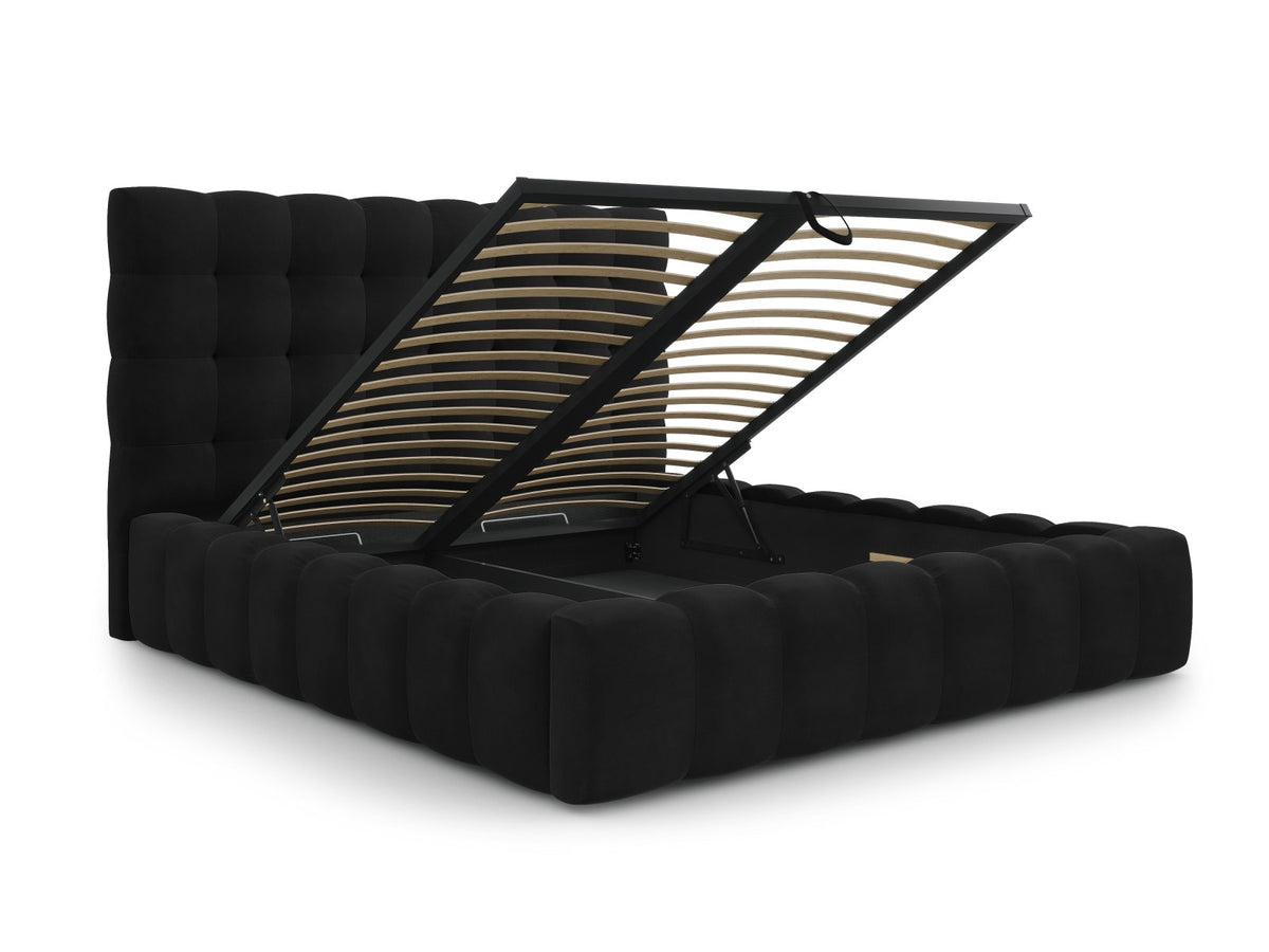 Bali Bett mit Stauraum mit Kopfteil 140cm in Black-Bluvel präsentiert im Onlineshop von KAQTU Design AG. Bett ist von Cosmopolitan Design