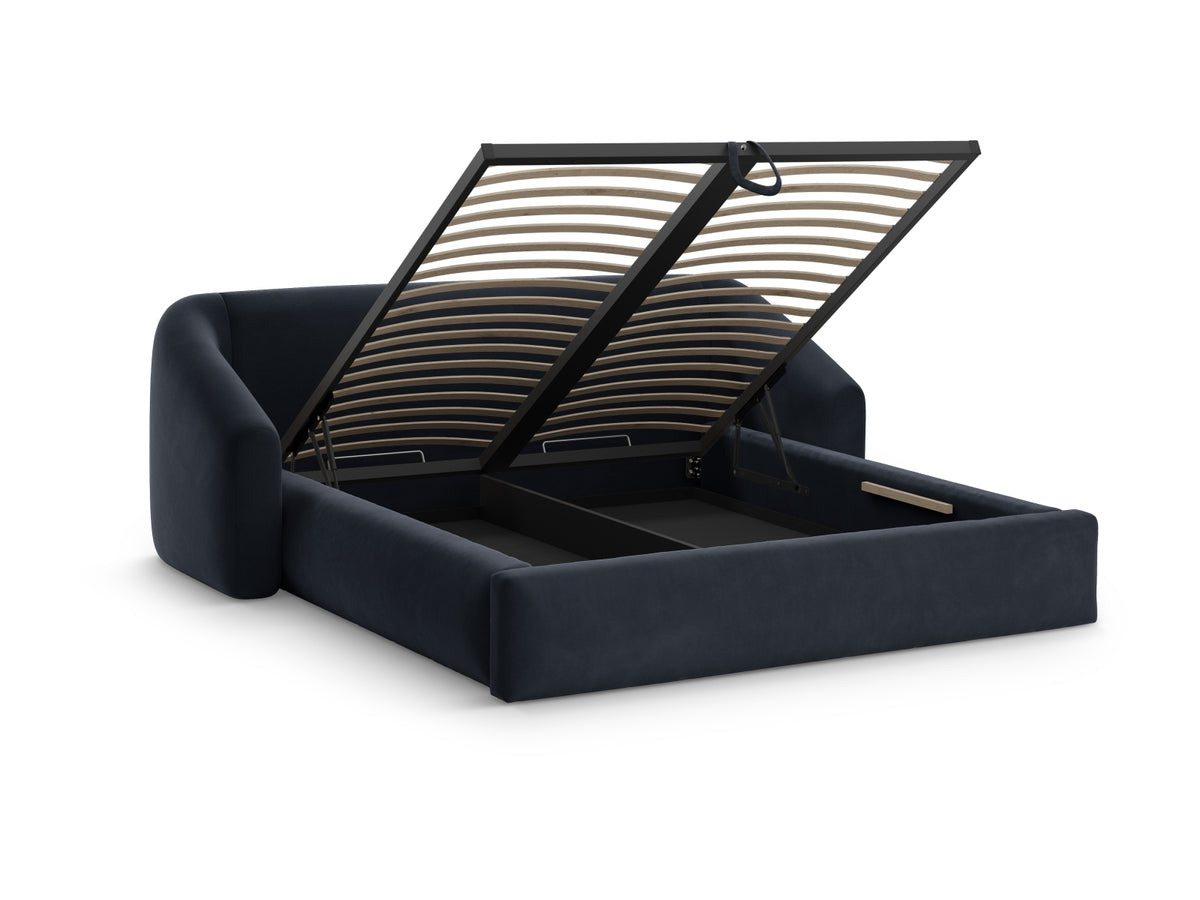 Campi Bett mit Stauraum und Headboard 180cm in Dark Blue-Bluvel präsentiert im Onlineshop von KAQTU Design AG. Bett ist von Cosmopolitan Design