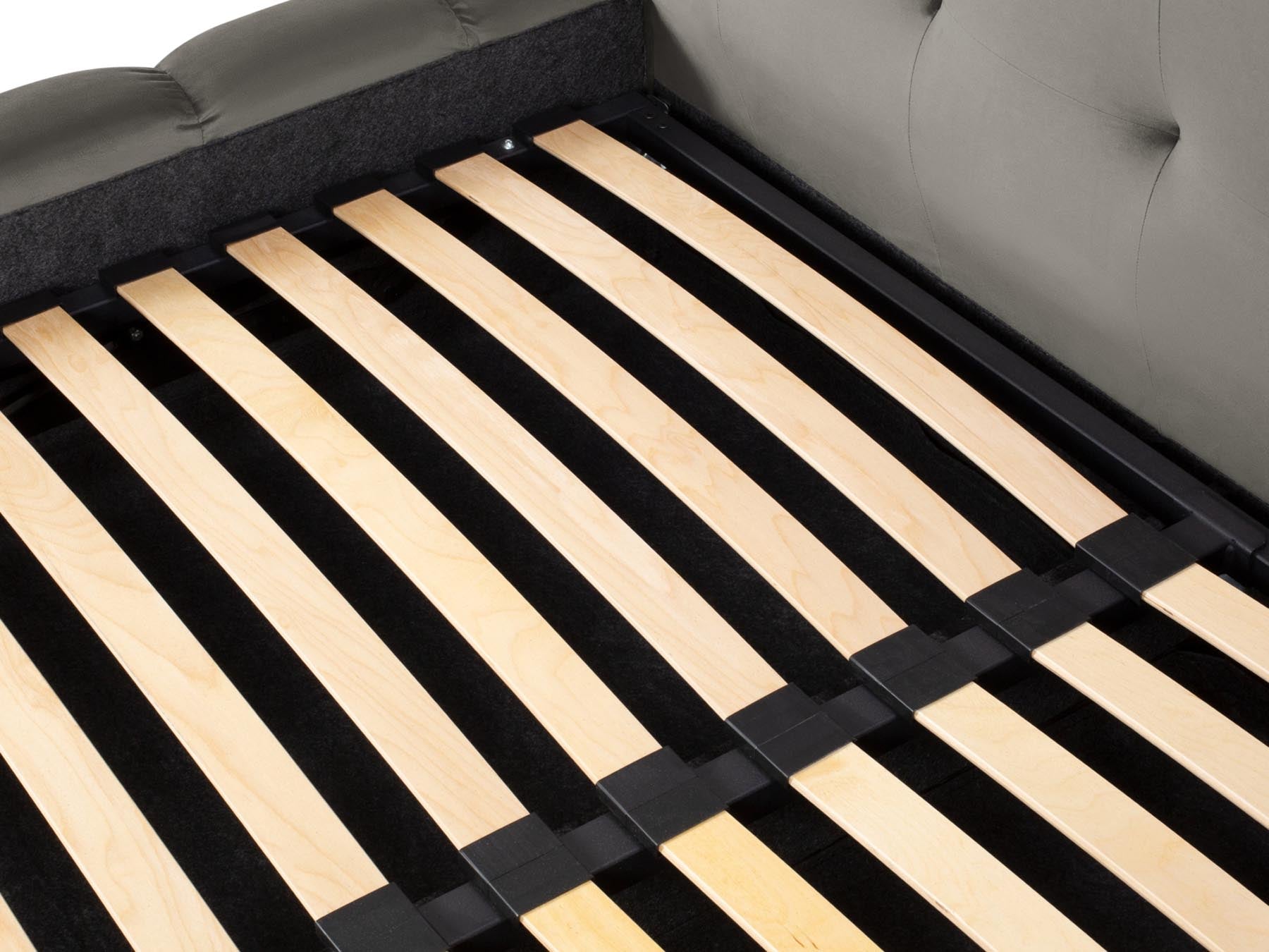 Modernes Bali Bett mit doppeltem Kopfteil und integriertem Stauraum in sanftem Light Grey-Bluvel, perfekt für ein elegantes Schlafzimmer.