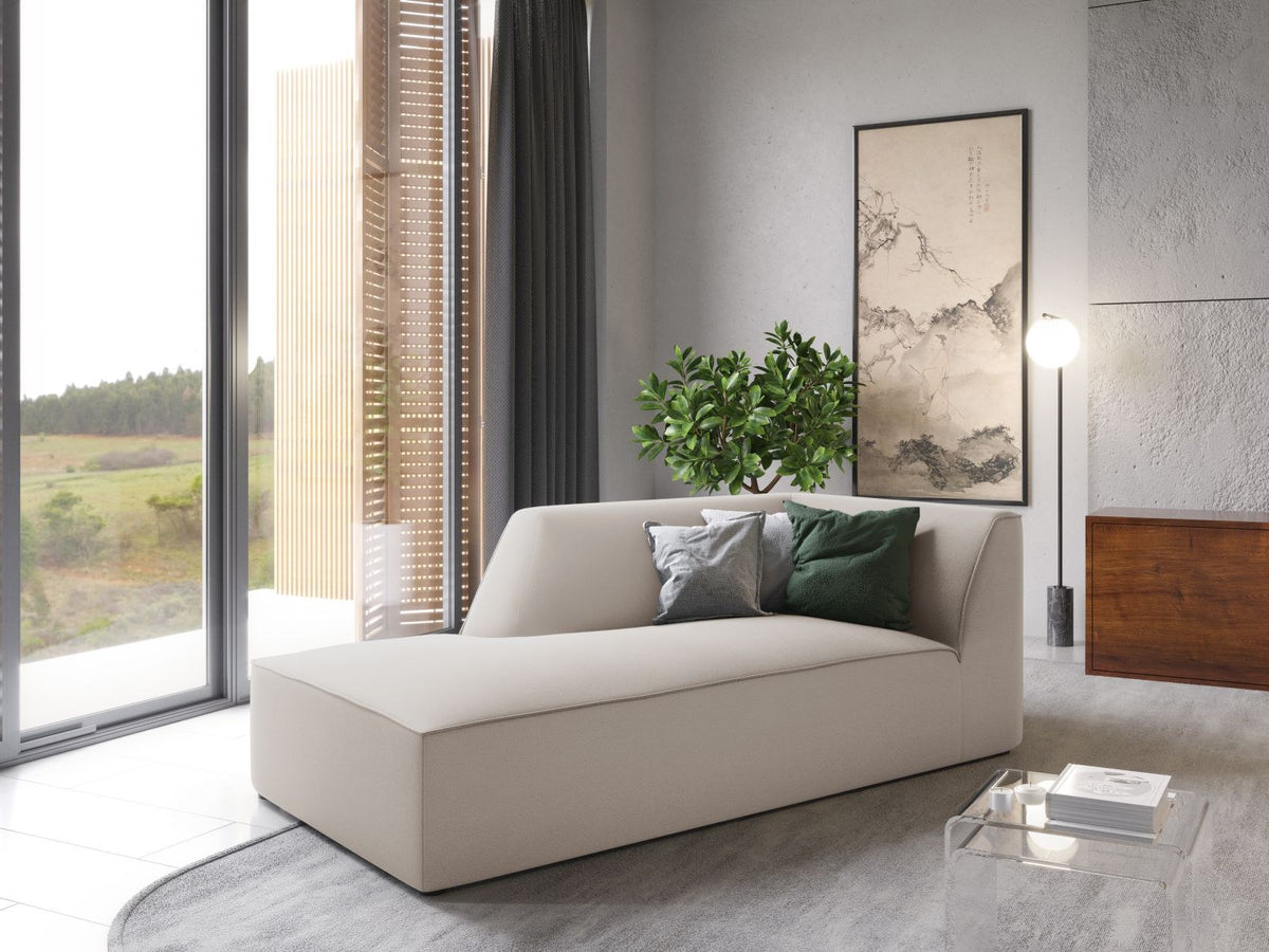 Chaiselongue Siena mit Samtbezug in Beige-Salvador, Massivholzrahmen, schwarze Kunststoffbeine, Sitzfläche 67x153cm, Ansicht von links.