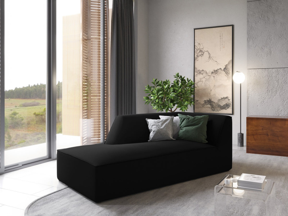 Chaiselongue Siena mit Samtbezug in Beige-Salvador, Massivholzrahmen, schwarze Kunststoffbeine, Sitzfläche 67x153cm, Ansicht von links.
