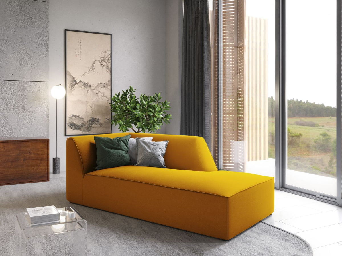 Beige Samt-Chaiselongue Siena von Cosmopolitan Design, rechte Ausführung, Massivholzrahmen, schwarze Kunststoffbeine, 181cm lang.