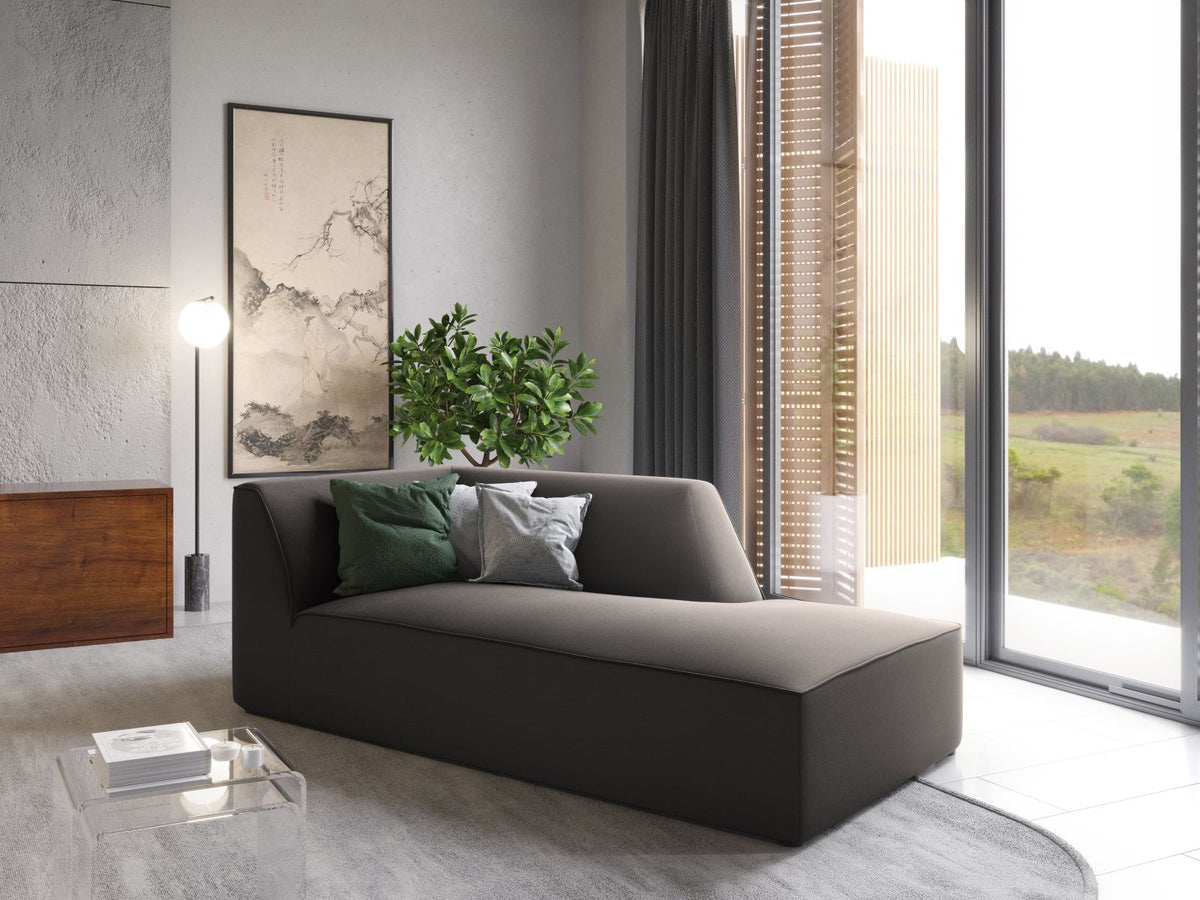 Beige Samt-Chaiselongue Siena von Cosmopolitan Design, rechte Ausführung, Massivholzrahmen, schwarze Kunststoffbeine, 181cm lang.