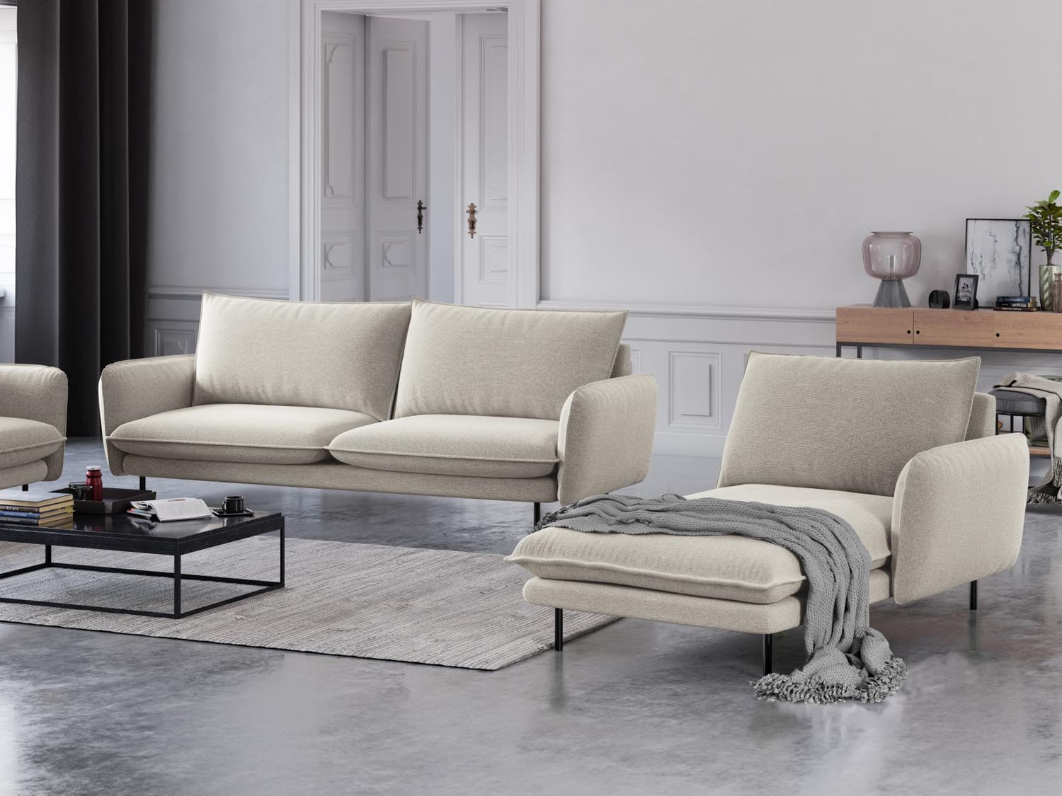 Elegantes Vienna Sofa Chaise Lounge in Light Beige mit schwarzem Positano-Bezug, ideal für stilvolle Wohnräume. Rechtsseitige Sitzgelegenheit.