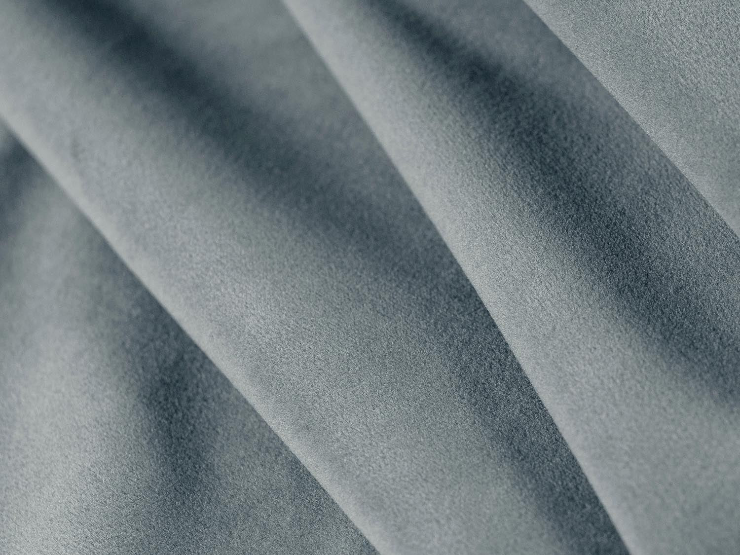 Elegantes Tonale Ecksofa in Blau-Grau, 4-Sitzer mit praktischer Schlaffunktion und Stauraum, perfekt für gemütliche Abende.