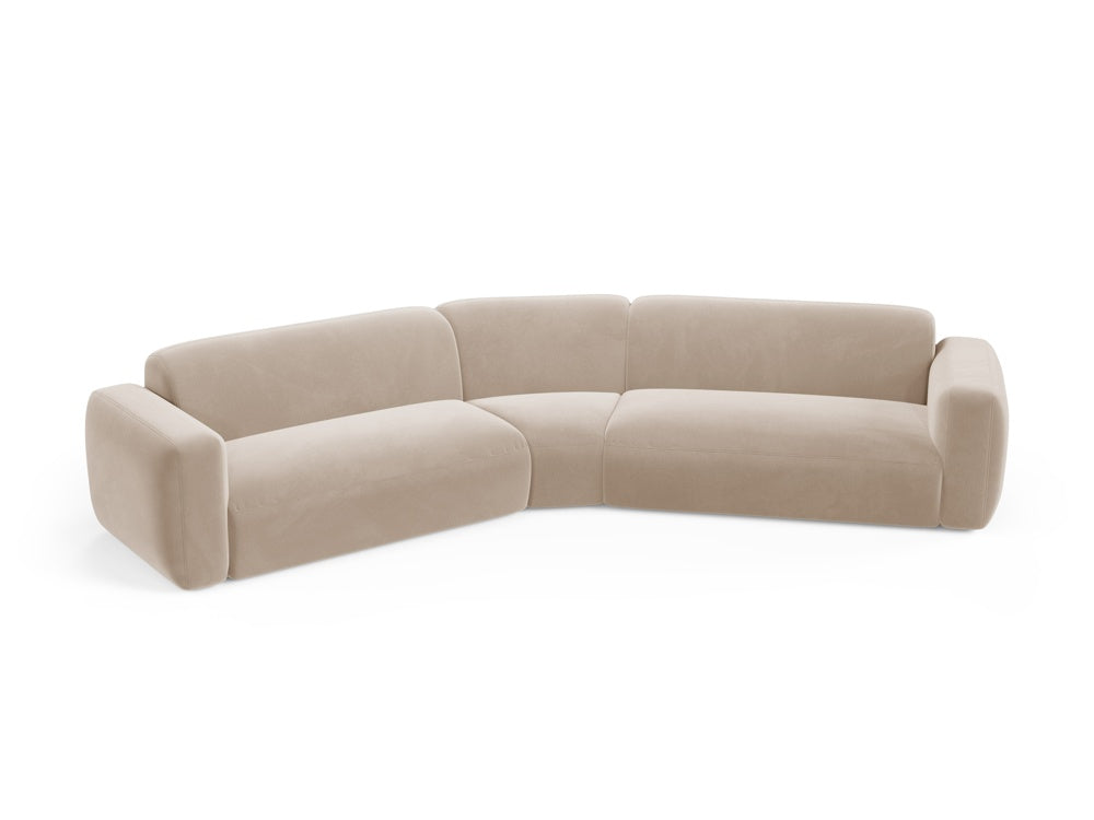 Elegantes, modulares Ecksofa in Beige aus Strino Velour, perfekt für moderne Wohnkonzepte von Cosmopolitan Design.