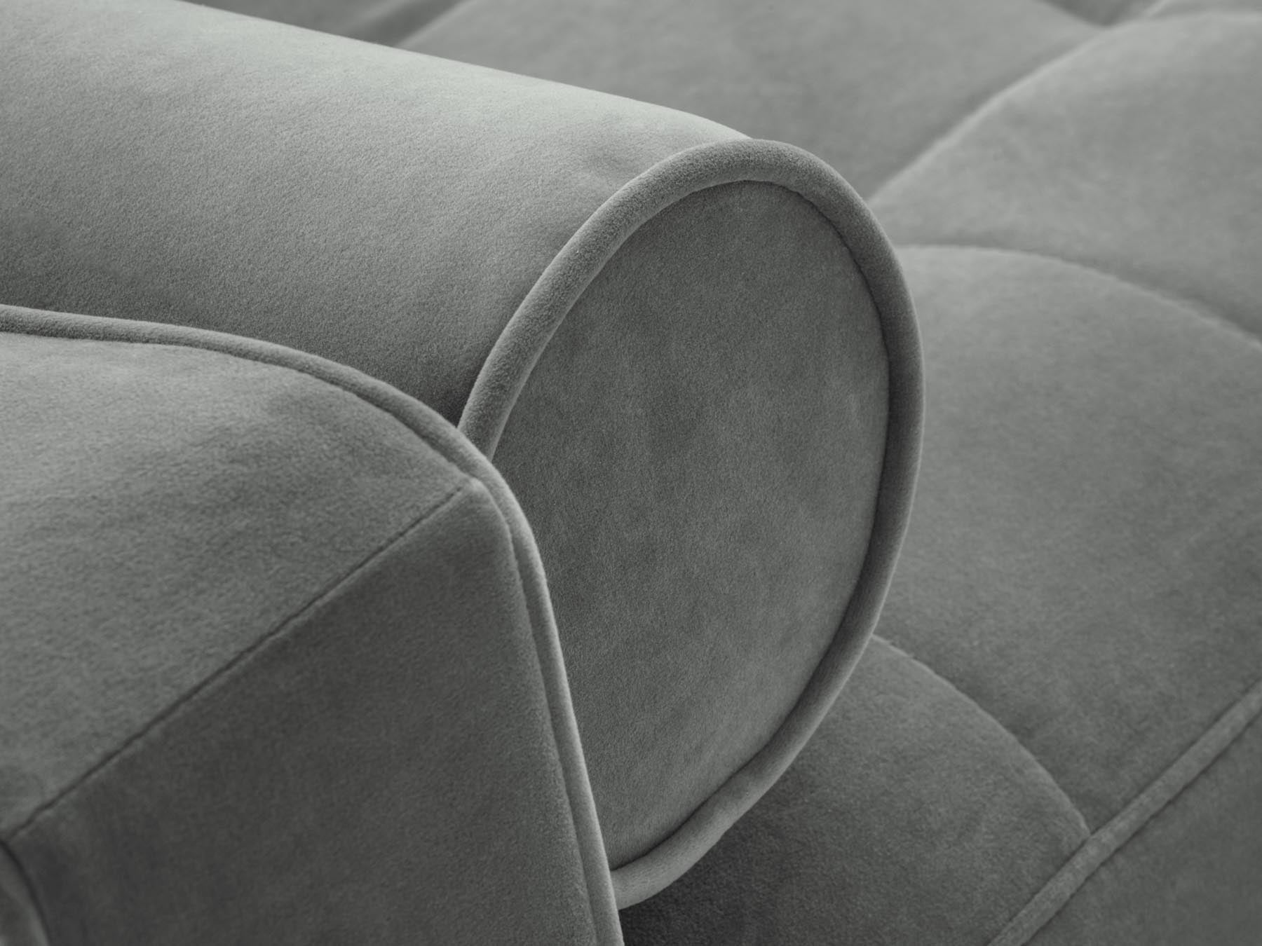 Modernes 5-Sitzer Ecksofa Aspen in elegantem Grau, ideal für Wohnräume, bietet Schlaffunktion und praktischen Stauraum.